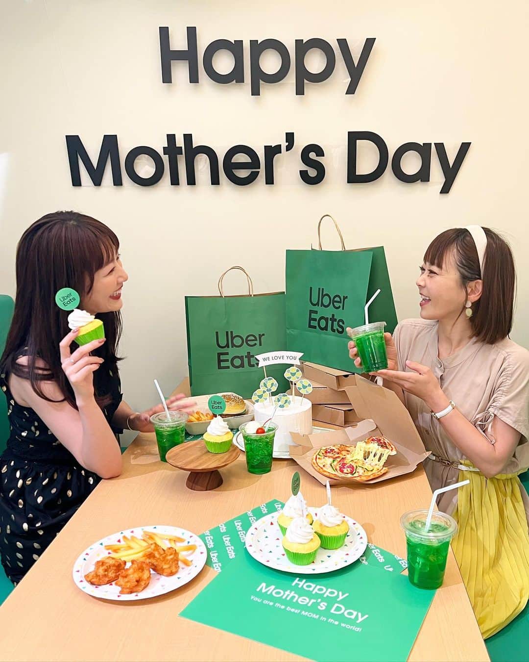 梅野舞さんのインスタグラム写真 - (梅野舞Instagram)「★Uber Eats ファミリーレストラン  ”家族にうれしいヘルプ”をコンセプトとする新キャンペーンを開始されました👏✨✨  世の中のお母さんの支えになりたい！！ そんな思いから、母の日に合わせた  5 月 12 日(金)から 14 日(日) までの期間限定で、  Uber Eats 初となる日本のファミリーレストランを進化させた 「Uber Eats ファミレス」が オープン🚩ということで 早速お邪魔してきました♪  Uber Eatsの メインカラーである グリーンを基調とする清潔感溢れる空間は居心地も良く😊  キッズエリアも設けられいるため お子さんも楽しめそう♬  近隣店舗より様々な お食事やデザート 更に母の日のギフトも注文でき 💐✨💝✨ 特設ファミレスを楽しむことができます♬  ※来場者限定で、当日会場内からのご注文に使える ❤️最大 2,000 円分のクーポン❤️を一組につき 1 枚プレゼント！！  この週末は料理の 支度をする代わりに 【Uber Eats ファミリーレストラン】で ご家族との大切な時間を満喫してみてはいかがでしょうか⁈😍🍽  🌼母の日は、Uber Eats で、 いーんじゃない?  家族にうれしいヘルプです♬  📍開催場所:〒150-0001 東京都渋谷区神宮前6丁目4­1 原宿八角館 1F  🕐営業時間:朝 11 時〜夜 22 時まで(ラストオーダー20 時) *有効期限は 2023 年 5 月 14 日(日)23:55  都内の店舗での1回の利用に限られます。 詳しくは https://z.uber.com/UEFRTC    #UberEats#UberEatsファミレス  #UberEatsで母の日を祝おう#pr #ウーバーイーツ#母の日ギフト #ファミリーレストラン #家族との時間#大切な時間#instagram#instagood#instagramjapan」5月12日 19時33分 - mai.umeno