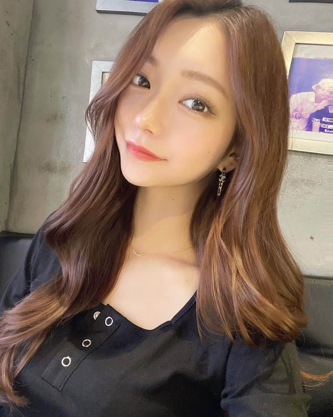 Saeのインスタグラム：「🇰🇷🦀🤍 韓国の投稿しようとおもったんだけど いやこれ韓国じゃなくても撮れるよね みたいな写真しかない🙃あれれ  ちなみにここはね、 明洞のカンジャンケジャンのお店🙃爆笑 #ふざけないで」