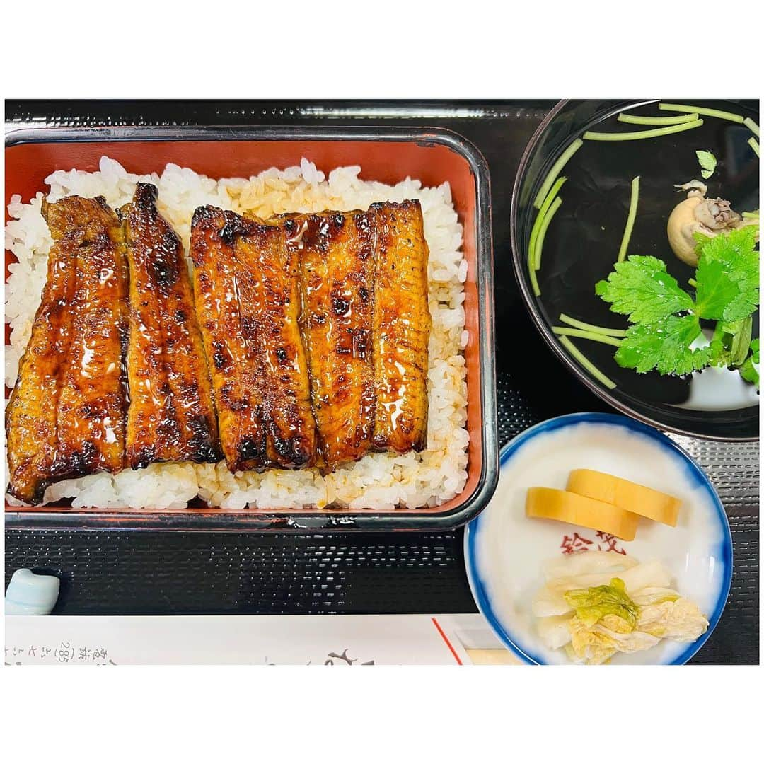 有明ゆなさんのインスタグラム写真 - (有明ゆなInstagram)「静岡に行ったら うなぎ食べたいって言ってたから 行けて嬉しかった🥴🫰 . わがままいって うなぎ大きいの頼ませてくれた💜 きゃぁー！！！ しあわせ飯でした💪🔥 . . . . #静岡 #静岡グルメ #静岡観光 #静岡ランチ #静岡市 #静岡旅行 #静岡市グルメ #静岡県 #しずおか #うなぎ #うなぎ屋 #うなぎ好き #鰻重 #うな重」5月12日 19時34分 - ariake_yuna