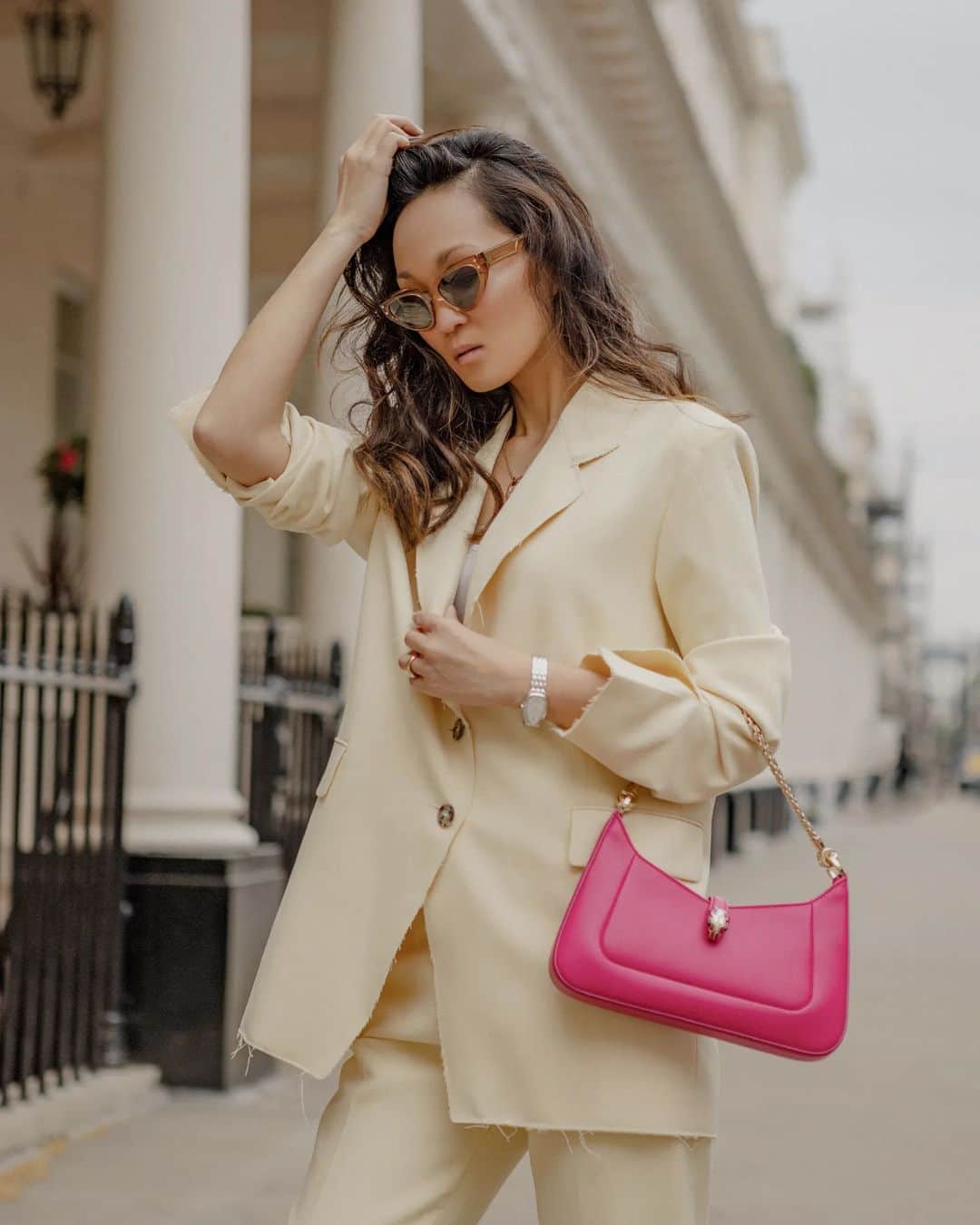 Mariko Kuoさんのインスタグラム写真 - (Mariko KuoInstagram)「Back in London and so excited to reveal the @bulgari Keleidoscopia collection! The FW23 collection is full of joyful and vibrant new season colours and there's even a new denim clutch.  Thank you to the Bulgari Team for making this such a fun shoot! Swipe to see a little cameo from my little munchkin too.  📷 by @jorgemoed  #Bulgari #BulgariAccessories #FW23 #Kaleidoscopia」5月12日 19時34分 - marikokuo