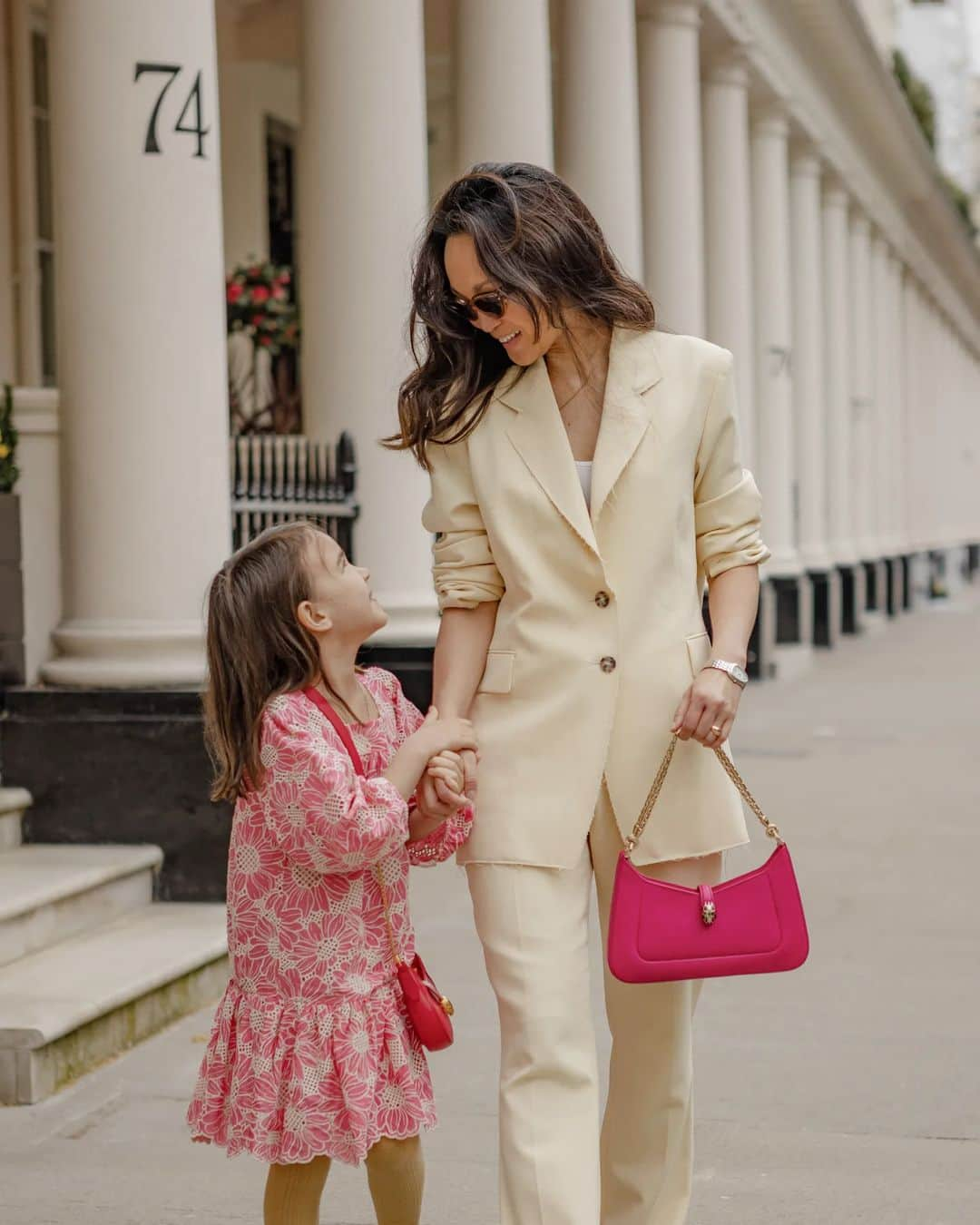 Mariko Kuoさんのインスタグラム写真 - (Mariko KuoInstagram)「Back in London and so excited to reveal the @bulgari Keleidoscopia collection! The FW23 collection is full of joyful and vibrant new season colours and there's even a new denim clutch.  Thank you to the Bulgari Team for making this such a fun shoot! Swipe to see a little cameo from my little munchkin too.  📷 by @jorgemoed  #Bulgari #BulgariAccessories #FW23 #Kaleidoscopia」5月12日 19時34分 - marikokuo