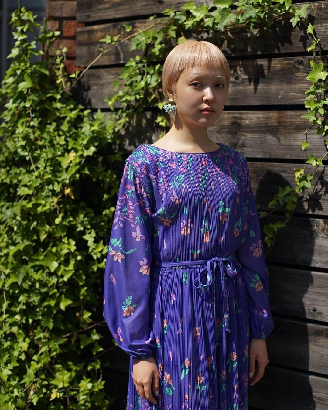 のインスタグラム：「❤️ NEW ARRIVAL ❤️ ☑︎ lavender pileats flower dress  Now on sale ➡︎ ONLINE STORE  model / @momooka_koyoi」