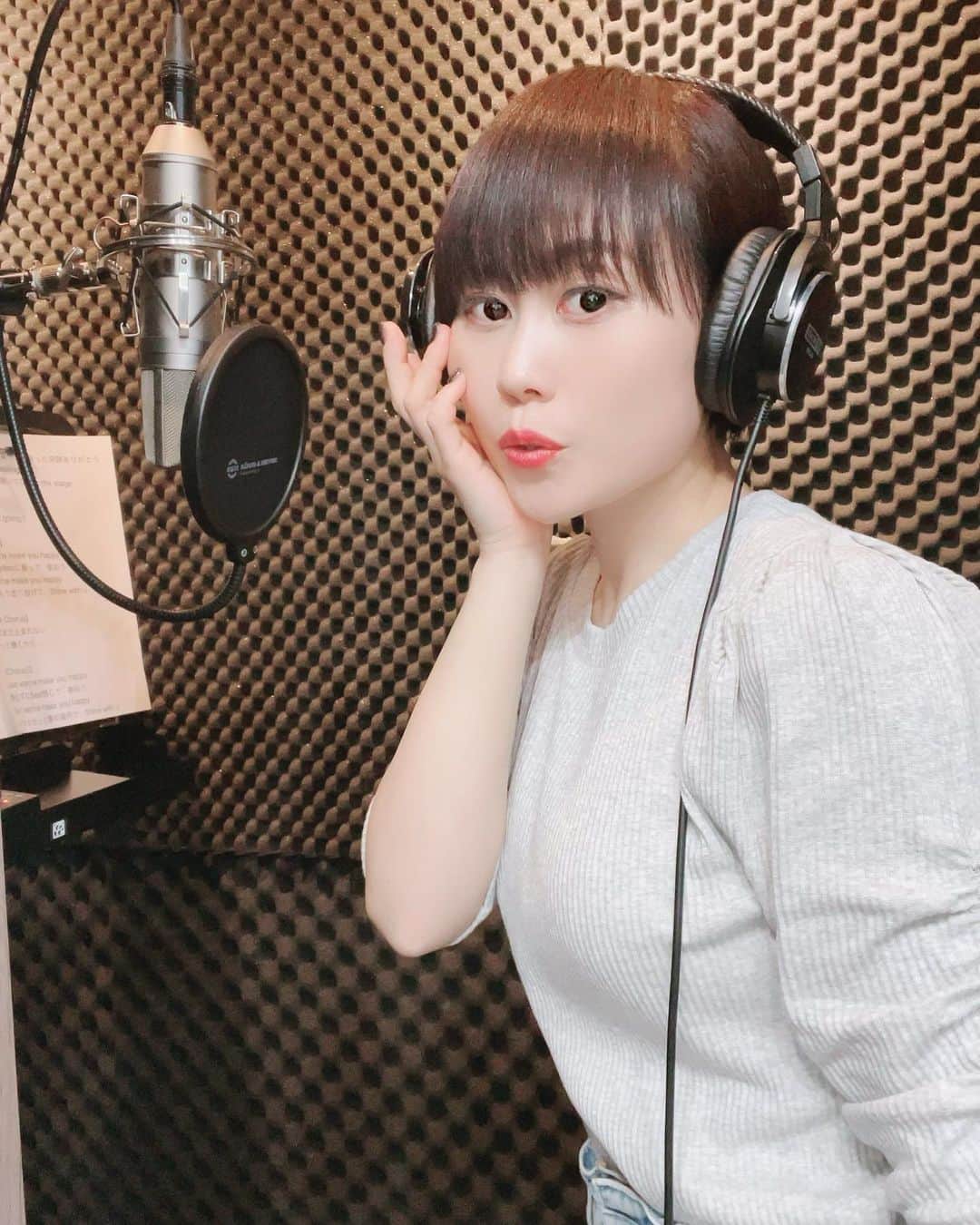 のインスタグラム：「5年振りの新曲リリース🎉  本日レコーディングしてきました🩷  応援してくれる皆と出会えた奇跡、まだまだ夢への想いを諦めない、一緒にハッピーになろうね、という気持ちがこもっています☺️  来月リリース予定なので是非チェックしてください‼️  #新曲 #新曲リリース #新曲楽しみ #シンガー #シンガーソングライター #音楽 #音楽好きな人と繋がりたい #写真 #live #photo #music #ilovemusic」