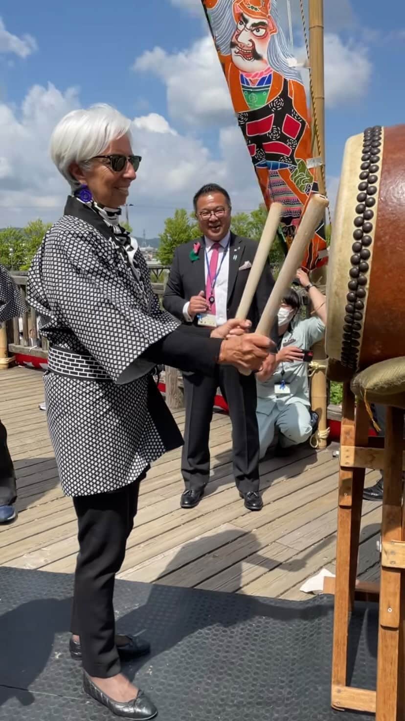 のインスタグラム：「Before the G7 meetings got underway in Japan, I had the chance to take part in cultural activities and meet some of the generation of tomorrow!」