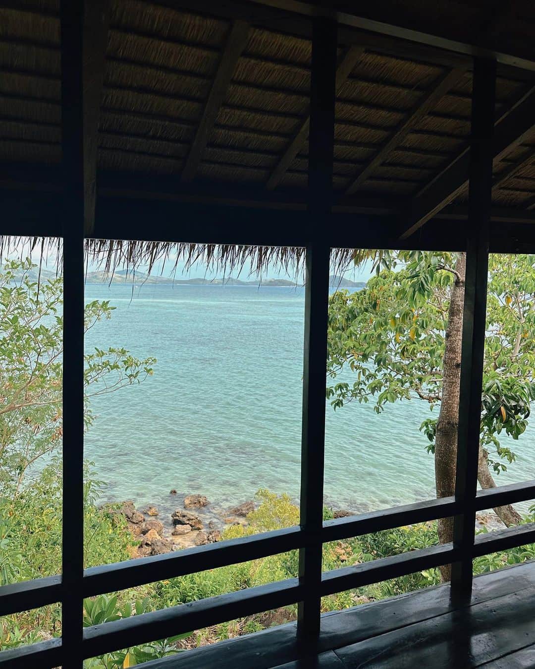 ジュリア バレットのインスタグラム：「At the moment: 🏝️✈️☀️🐚🩱 @jujuonthegotv」