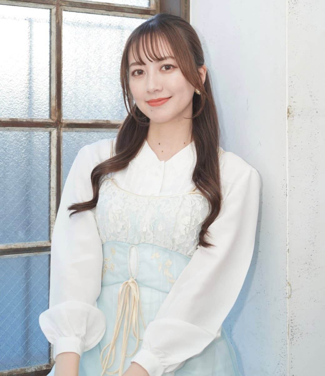 のインスタグラム：「💙🤍  今月20,21日は名古屋&京都団体撮影会です👘⛩️  ついに関西初撮影会です！ 2日間で袴とレース着物着るので今から楽しみ！ 私服のmutaコーデも考え中です💭  みなさんぜひ遊びに来てください☺️  【撮影会詳細】 5月20日(土) 愛知県　明治村 newtype-side7.com/520-nagoya 1部：10:30〜12:00 衣装　袴  2部：13:00〜14:30 衣装　袴  3部：15:00〜16:30 衣装　私服  5月21日(日) 京都 newtype-side7.com/521kyoto 1部：10:30〜12:00　円山公園 衣装　私服  衣装　レース着物  3部：16:30〜18:00　京都おはりばこ 衣装　レース着物  両日共にご予約受付中です！ 5年目にして初めて関西での撮影会が実現したので、 みなさまのご参加お待ちしてます🧚🏻💓  #レースクイーン #モデル #撮影会 #撮影会モデル #サロンモデル #ロングヘア #racequeen #rq #model #supergt #japanesegirl #selfie #portrait #自拍 #網紅 #셀카 #팔로우 #뷰티」