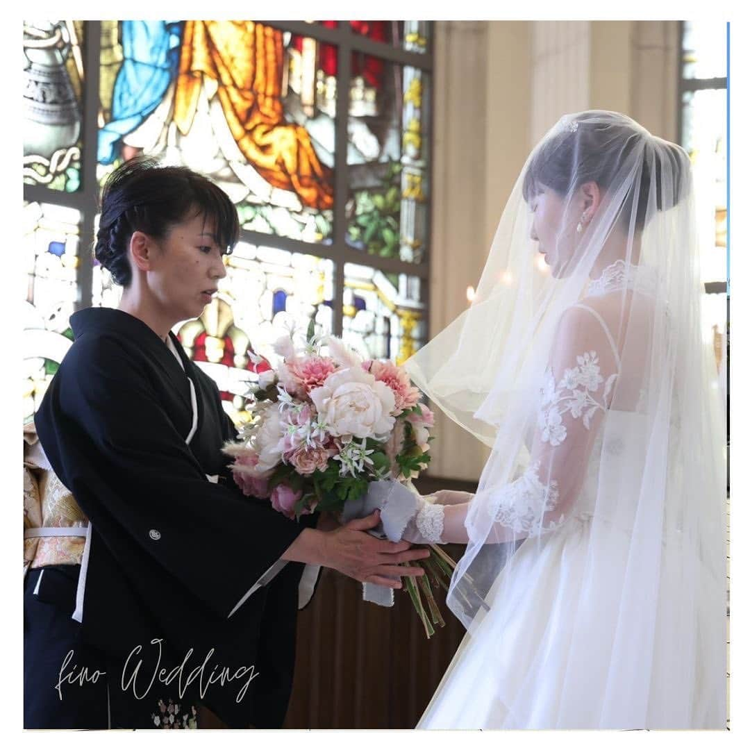 fino_wedding【フィーノ公式】さんのインスタグラム写真 - (fino_wedding【フィーノ公式】Instagram)「✨母の日✨  いつも側で見守ってくれるお母さん  こうゆう時でないと素直に「ありがとう」が言えなかった…。  多くの新郎新婦様がそう言ってました。  結婚式はそういう意味でも特別な日なのかもしれませんね。  今日は「母の日」 たくさんの感謝とこれからのエールを言葉にして…  【ありがとう。】  #母の日 #感謝 #ありがとう #言葉にならない想いを写真に  #母と娘  #母と息子  #結婚式  #wedding  #weddingday  #thanksmom  #thanks  #weddingstyle  #いつもありがとう  #ドレス選び #プレ花嫁  #卒花嫁  #卒花嫁レポ  #留袖  #留袖ヘア  #お母さん  #お母さんありがとう  #weddingdress  #2023wedding  #2024wedding  #ラストバイト  #ベールダウン」5月14日 12時40分 - fino_wedding