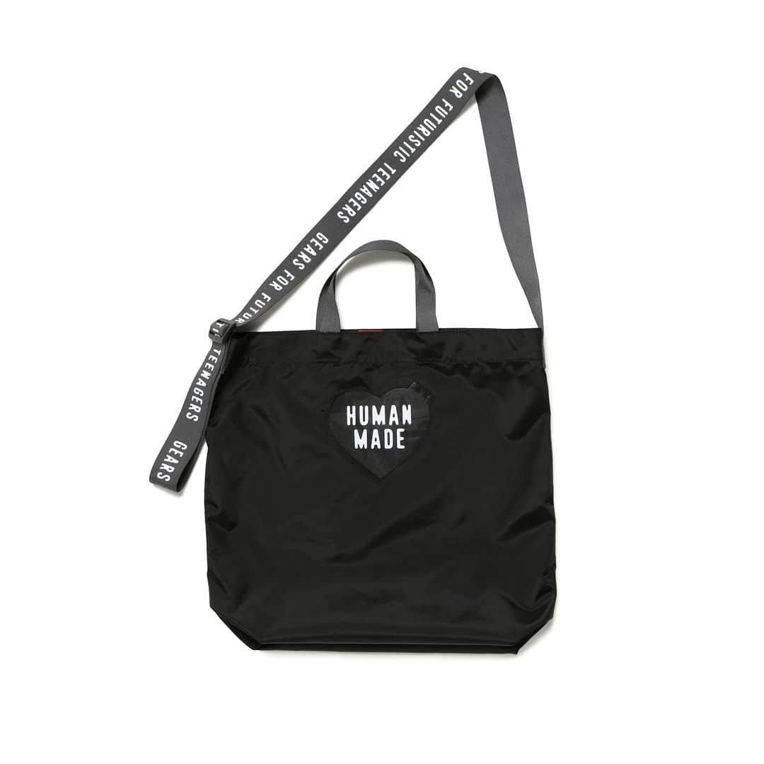 HUMAN MADEさんのインスタグラム写真 - (HUMAN MADEInstagram)「"NYLON HEART 2-WAY TOTE" is available at 13th May 11:00am (JST) at Human Made stores mentioned below.  5月13日AM11時より、"NYLON HEART 2-WAY TOTE” が HUMAN MADE のオンラインストア並びに下記の直営店舗にて発売となります。  [取り扱い直営店舗 - Available at these Human Made stores] ■ HUMAN MADE ONLINE STORE ■ HUMAN MADE OFFLINE STORE ■ HUMAN MADE HARAJUKU ■ HUMAN MADE SHIBUYA PARCO ■ HUMAN MADE 1928 ■ HUMAN MADE SHINSAIBASHI PARCO  *在庫状況は各店舗までお問い合わせください。 *Please contact each store for stock status.  ナイロンオックス地（420D）を使用した2WAYトート。 手提げのほかに、ショルダーバッグとしても使用することができます。日常使いにぴったりなサイズ感、ハート型のクリア窓が特徴です。  Two-way tote bag in nylon oxford fabric (420D). Perfectly sized for daily use, it can be easily carried or worn as a shoulder bag. Also features a clear, heart-shaped panel.」5月12日 11時21分 - humanmade