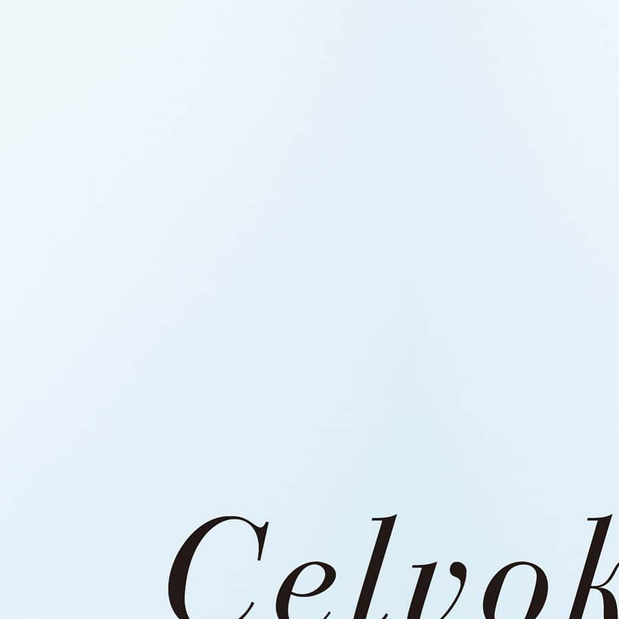 celvoke.jpさんのインスタグラム写真 - (celvoke.jpInstagram)「⠀  REBOOT BODY MIST  5月12日（金）予約開始 5月26日（金）限定発売  ⠀ 熱を帯びた肌を、クールに潤す 夏を涼するボディミスト  過酷な暑さに熱を帯びた肌を、瞬時にクールダウン。 さらに潤いを満たし、涼を感じるフレッシュで奥ゆきのある香りを纏わせ、リブートする。 それは、Celvokeが提案する、植物のエナジーを丁寧に紡いだ 夏だけの特別なフレグランスアイテム。 ミント*やベルガモットの瑞々しく爽やかな香りから、 サンダルウッドやパチョリによるウッディな深く落ち着いた香りへ変化。 むせるような暑さをリセットするような ジェンダーレスに纏える香り。 纏うたび、自分へと立返り、湧き上がるエナジーが静かにゆらめくように。 夏の暑さも味方につけて 自分らしく心地良く過ごせるボディミストの誕生です。  ______________________________  セルヴォーク リブート ボディミスト 限定1種  50mL  2,970円（税込）  ⠀ #Celvoke #REBOOTBODYMIST #bodymist #limited #summer #セルヴォ―ク #限定商品 #ボディミスト」5月12日 11時21分 - celvoke.jp