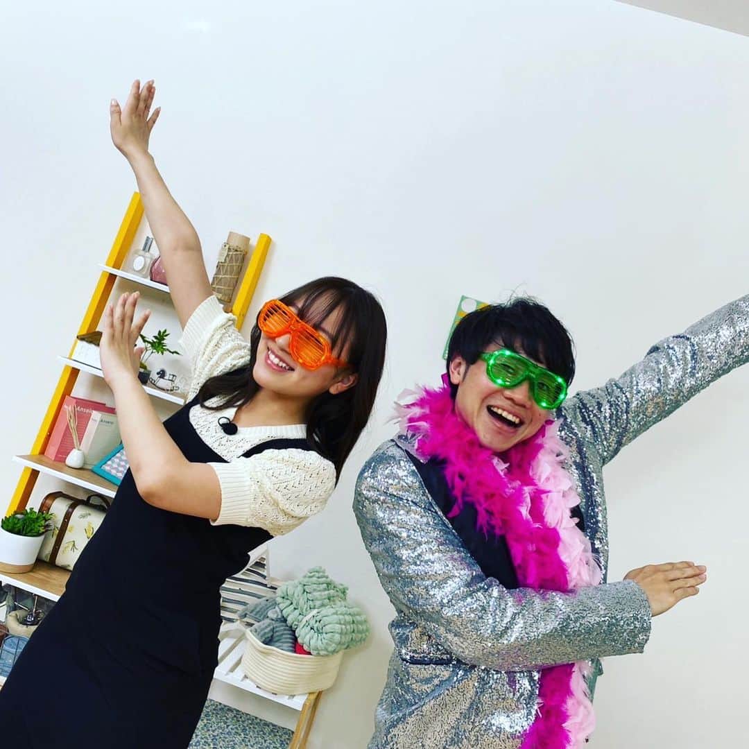 朝日放送「おはよう朝日土曜日です」のインスタグラム：「バズみ&バズ平💃🕺 #バズ平の圧強め#パリピサングラス #なないろリサーチ #5月13日放送#見てね  #おは土#おはよう朝日土曜日です#ABCテレビ #北村真平#ABCアナウンサー #堀くるみ」