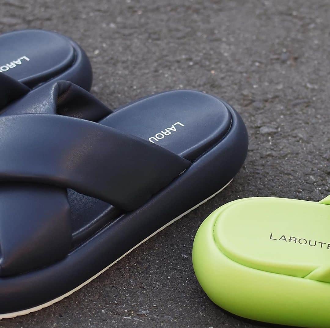 オンラインショップ アットシェルタのインスタグラム：「LAROUTE〉 2023 SS/COLLECTION   ▪ クロスベルトラウンドソール ¥12,100（TAXIN）  #laroute #larouteshoes #abahouse #シューズ #2023」