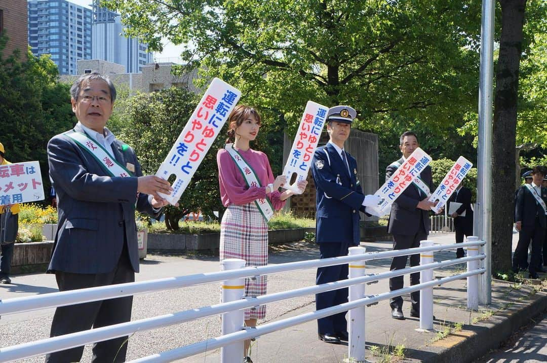 加藤里奈（カトリーナ）さんのインスタグラム写真 - (加藤里奈（カトリーナ）Instagram)「春の全国交通安全運動出発式及び啓発キャンペーンにゲストで出演しました‍🚓 @ap_seian   私のニックネームにちなんで 「交通ルールを 守りーな」 「自転車乗るなら ヘルメットを かぶりーな」 とこどもたちと呼びかけを行いました🥰  5/11〜5/20は全国で交通安全運動が行われています🚨  自分の命を守るために交通ルールを徹底し、 また周りの大切な人の命を守るため、 周りの方々へ呼びかけをしてください！！！  #愛知県 #愛知県警 #警察 #春の交通安全運動 #加藤里奈 #カトリーナ #県庁 #愛知県庁 #春の全国交通安全運動 #交通安全 #出発式 #愛知 #名古屋 #名古屋市 #aichi #nagoya #nagoyajapan #aichiprefecture」5月12日 11時41分 - rinakatoktriiina