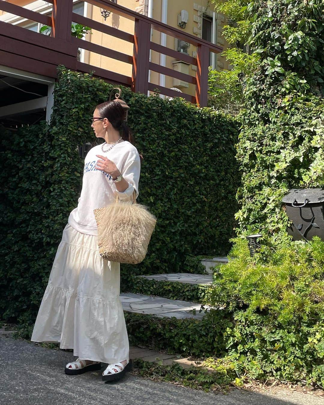 ukkyonkyonさんのインスタグラム写真 - (ukkyonkyonInstagram)「末っ子が🇨🇦行く前に洋服整理して　このスウェット要らないって言うから🥲💦⤴️ 母　すぐ貰うっ⤴️😂😂  オートミールに水色のロゴなんて可愛すぎるやんっ💕⤴️  スウェット　　@coen_official  スカート　　　@urban_research  サンダル　　　@gu_for_all_  カゴバッグ　　@ungrid_official  サングラス　　@uniqlo_with   #locari  #partegram  #mery#beautiful #beaustagrammer  #fashionista #fashion  #instagood #fashionblogger #jマダムのおしゃれ #52歳#52yearsold #164cm#164cmコーデ#アンチエイジング #アラフィフコーデ#アラフォーコーデ#大人ファッション#今日のコーデ #今日の服 #今日のファッション#おしゃれさんと繋がりたい#春コーデ」5月12日 11時47分 - ukkyonkyon