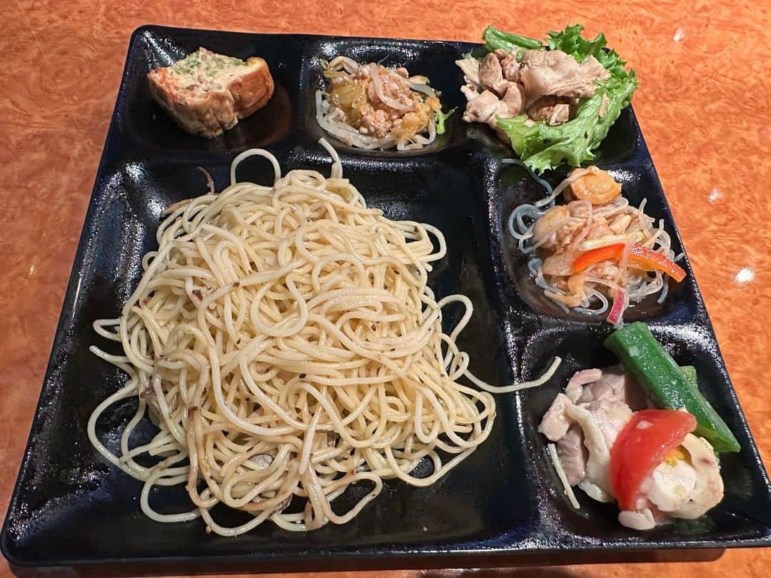 小石田純一さんのインスタグラム写真 - (小石田純一Instagram)「そっくり館キサラでMC。賄いおいしー。  #そっくり館キサラ #ものまね  #ものまねショー  #賄い  #パスタ #小石田純一 #ものまね芸人  #お笑い芸人 #mc」5月12日 11時58分 - koishida.trendy