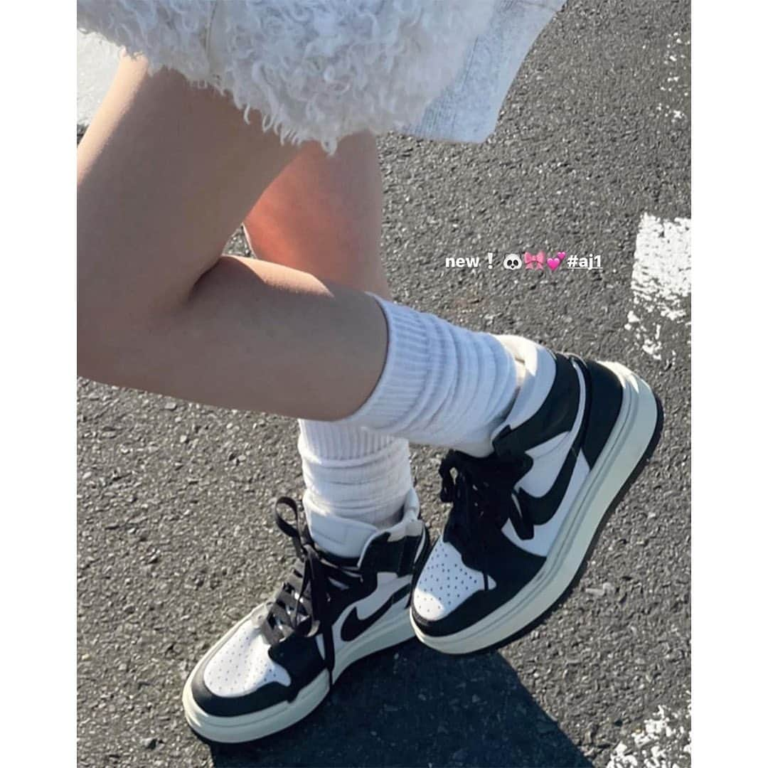 PATRA magazineさんのインスタグラム写真 - (PATRA magazineInstagram)「【足元カジュアルが今っぽ！NIKE AIR JORDAN🖤🌙】  足元をあえてカジュアルに外すのが今っぽ🌟  おすすめのスニーカーはNIKEのAIR JORDAN！  コーデの幅が一気に広がるから、みんなもぜひチェックしてみてね🍐  ＼ thank you 🦢 ／ @treaturself_una / @___yukitaef @99_cem.1981 / @erinko0315 @_poyomelody_  今みんなの中で流行っている事やアイテムがあれば @patra__jp をタグ付けしてぜひ教えてね🔔  皆さんのすてきな投稿をぜひ紹介させてください！ . . #ナイキ女子 #スニーカーコーデ #AIRJORDAN #エアジョーダン #aj1」5月12日 11時51分 - patra__jp