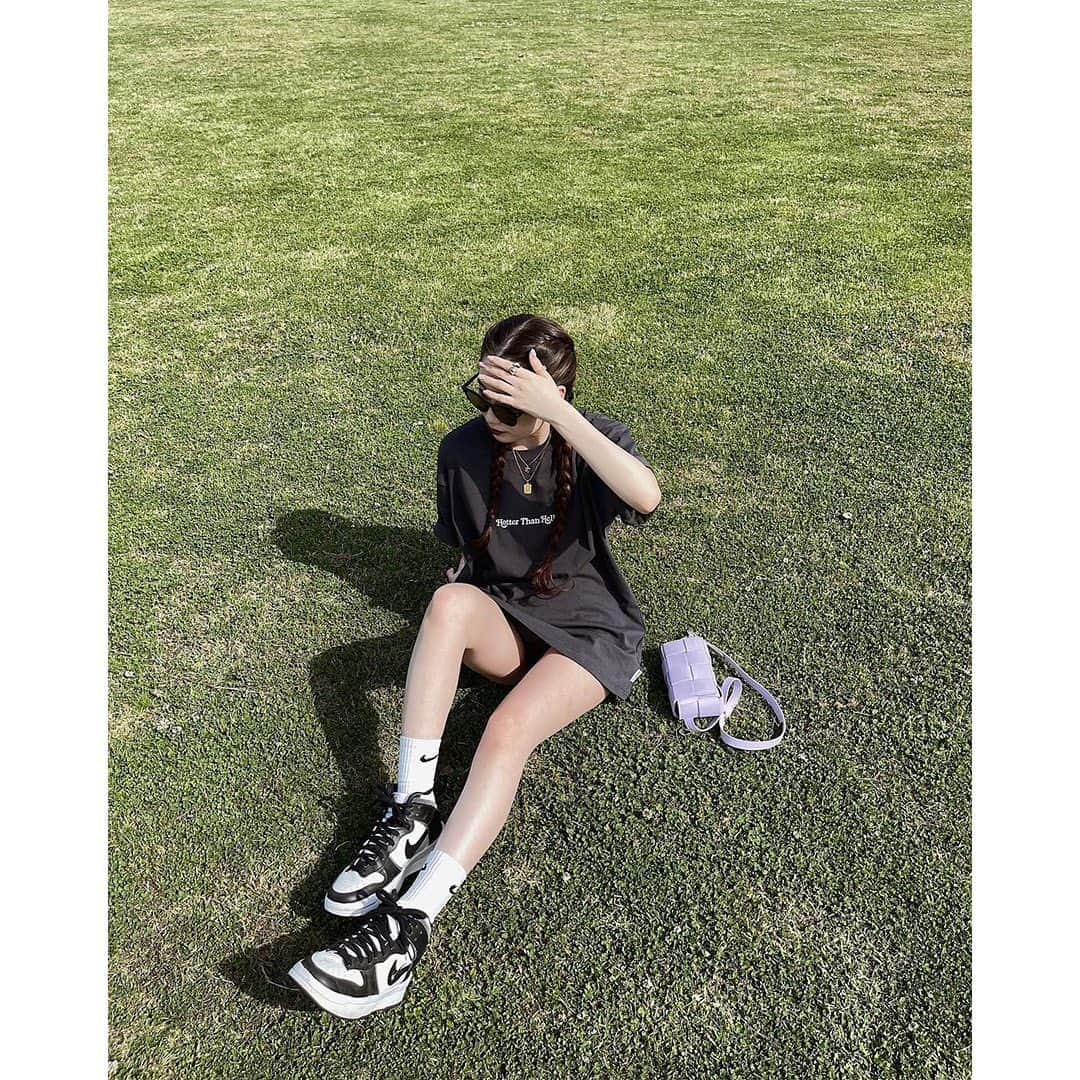 PATRA magazineさんのインスタグラム写真 - (PATRA magazineInstagram)「【足元カジュアルが今っぽ！NIKE AIR JORDAN🖤🌙】  足元をあえてカジュアルに外すのが今っぽ🌟  おすすめのスニーカーはNIKEのAIR JORDAN！  コーデの幅が一気に広がるから、みんなもぜひチェックしてみてね🍐  ＼ thank you 🦢 ／ @treaturself_una / @___yukitaef @99_cem.1981 / @erinko0315 @_poyomelody_  今みんなの中で流行っている事やアイテムがあれば @patra__jp をタグ付けしてぜひ教えてね🔔  皆さんのすてきな投稿をぜひ紹介させてください！ . . #ナイキ女子 #スニーカーコーデ #AIRJORDAN #エアジョーダン #aj1」5月12日 11時51分 - patra__jp