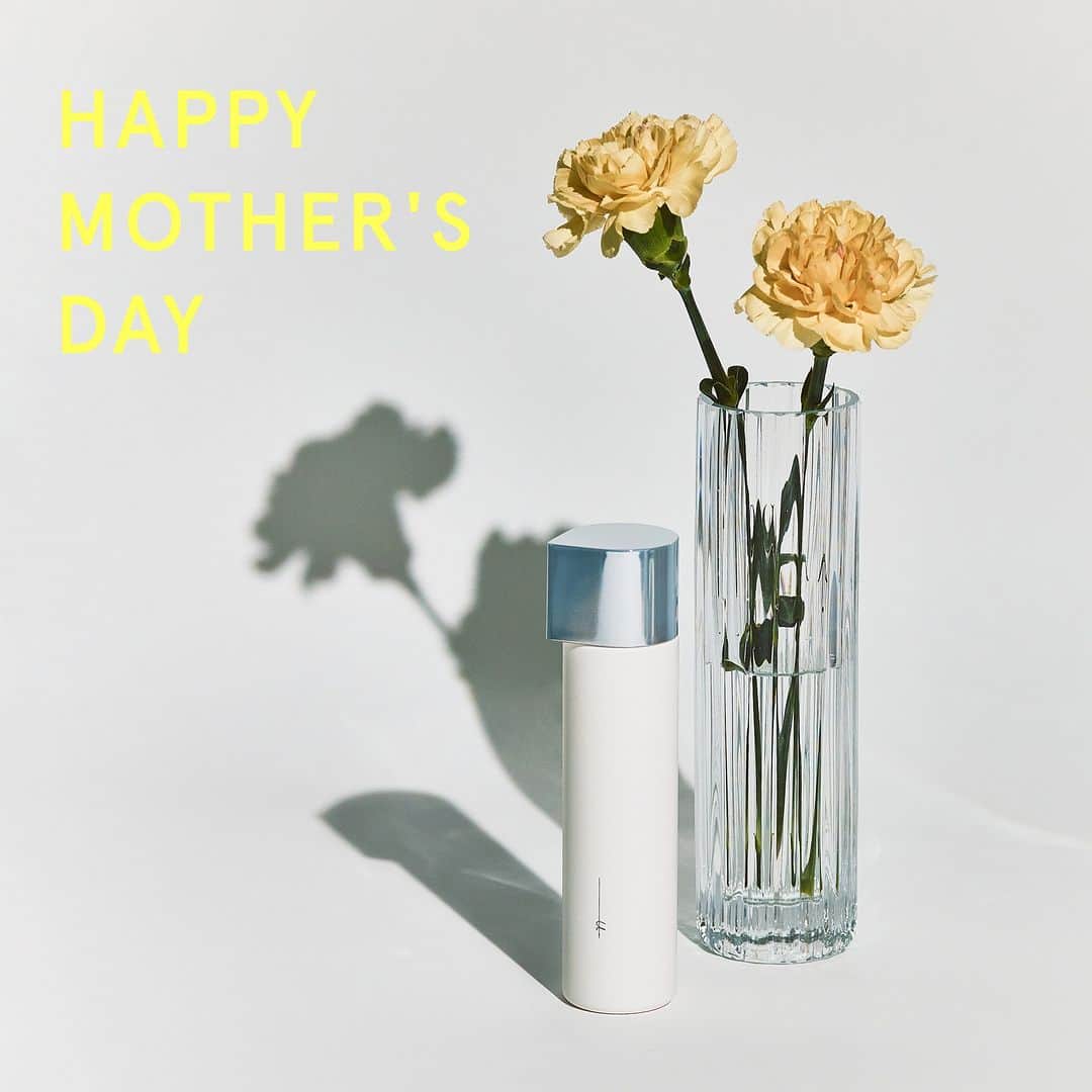 オルビス ORBIS official Instagramさんのインスタグラム写真 - (オルビス ORBIS official InstagramInstagram)「＼✨🌷Happy Mother's Day 🎁 ✨／ ．．．．．．．．．．．．．．．．．．  今年は5/14が母の日ですね！  【💬Comment】 母の日に日頃の感謝の気持ちを込めて。 皆さんはどのように過ごしますか？ コメントで教えてください✍️ ================================== 『🍳』手作り料理でごちそう 『🏠』家事やお手伝い 『🥂』レストランや商業施設などおでかけ 『✈️』日帰り旅行 『💐』ギフトやお花をプレゼント ==================================  ／ 遠くに離れている人も、近くで直接伝えられる人も。 感謝の気持ちを伝えてみませんか？🌹 ＼ ．．．．．．．．．．．．．．．．．．  表紙の画像の黄色のカーネーションの花言葉は ˗ˏˋ『友情』と『美』ˎˊ˗  フォロワーのみなさんとオルビスが いつまでも友達のような存在で 美のサポートができればと思います☺️ . . . 素敵な母の日をお過ごしください💐 ．．．．．．．．．．．．．．．．．．  #ORBIS #オルビス #スマートエイジング #エイジングケア #ここちを美しく  #母の日 #母の日🌹#happymothersday #mothersday #母の日プレゼント #母の日ギフト #母の日のプレゼント #母の日のギフト #母の日の贈り物 #母の日のプレゼント🎁 #母の日ありがとう #オルビスユードットローション #オルビスユードット #thankyoumom #カーネーション」5月12日 12時00分 - orbis_jp