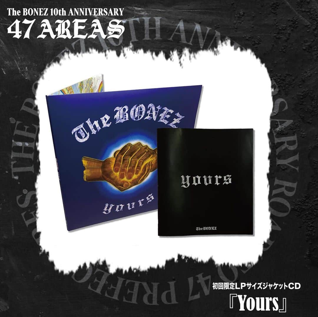 のインスタグラム：「TOUR会場特別販売開始!!  4th ALBUM「Yours」 LPサイズジャケットCD  ¥4,000(in tax)  特大カバーに描かれたART WORK、ここでしか読めないバンドの核心に迫る各メンバーインタビュー、全曲解説、対訳歌詞付。オフィシャルオンライン限定商品がツアー会場にて販売開始！  #thebonez #骨から気合い」