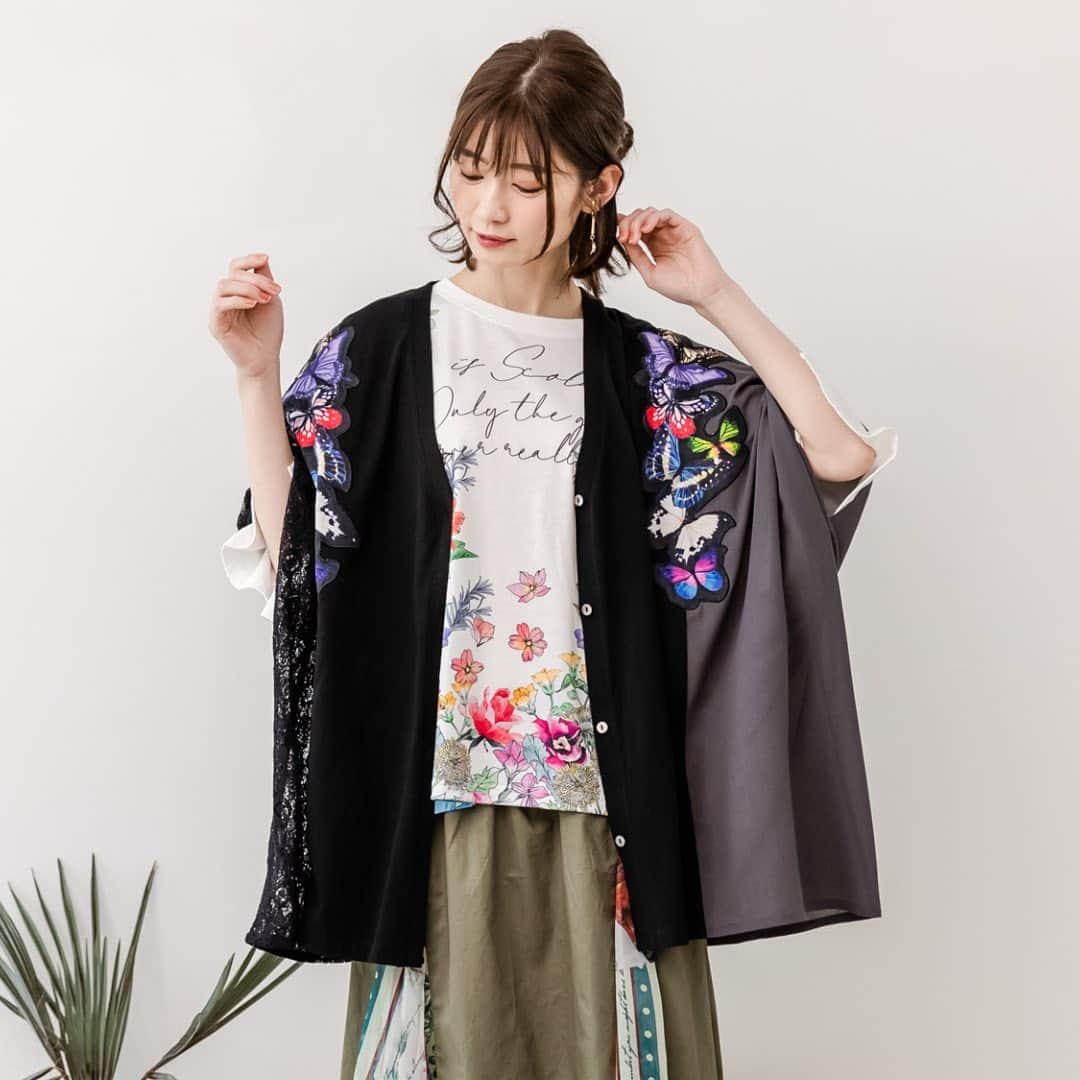 ScoLar ScoLar(スカラー)公式Instagramさんのインスタグラム写真 - (ScoLar ScoLar(スカラー)公式InstagramInstagram)「蝶柄を集めてみました🦋  スタイリングを華やかにする蝶柄✨ 特別な日やいつものお出かけにおすすめです！  各店舗、Web store(@scolar_netshop)ともに現在好評発売中( ´ ▽ ` )ﾉ  model ななせ : 155cm 373 : 155cm 上田菜摘 : 164cm  Photo @kazuhisataniguchi_309 @309studio_  hair @nanairo0420  #ScoLar #スカラー  #ScoLarparity  #isScoLar  #個性的 #ハデカワ   #レトロポップ #メルヘン  #蝶柄 #セットアップコーデ」5月12日 12時12分 - scolar_official