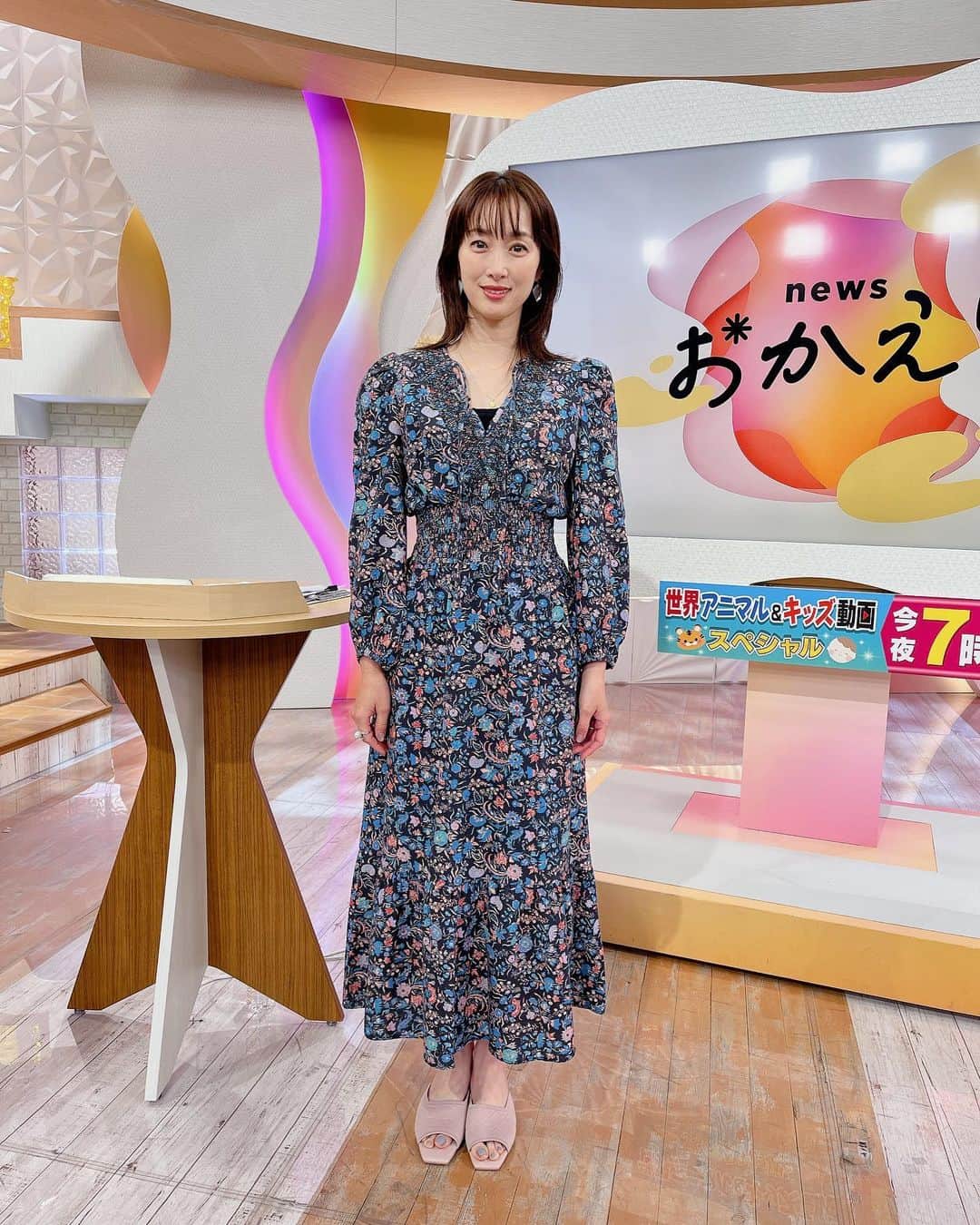 のインスタグラム：「結局ワンピースが好き。 . . #news #おかえり #abc   今日の衣装です！  one-piece  @casa_flin accessory  @abiste_official shoes  @randa_pic」