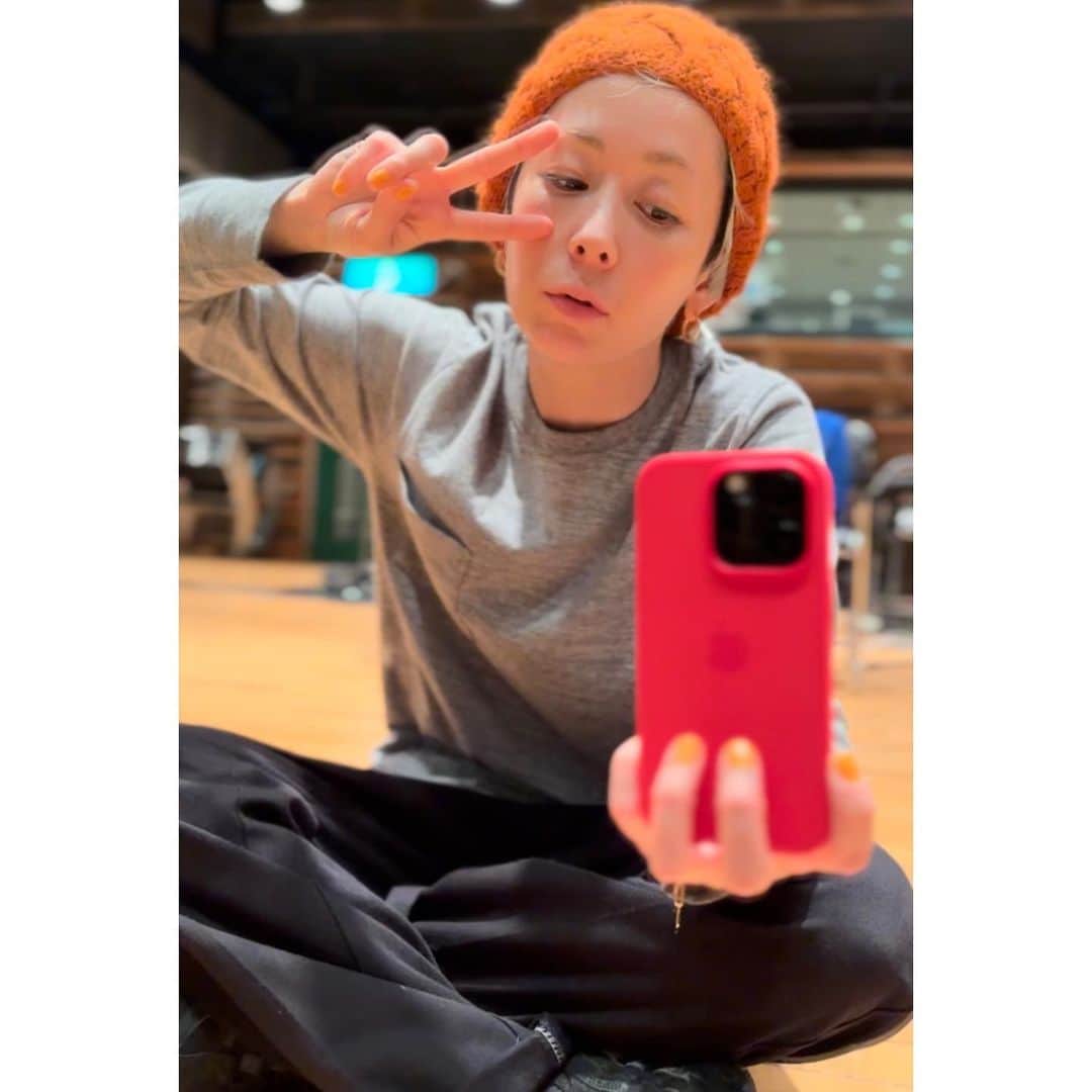 木村カエラのインスタグラム：「本日は5/13.14で行われるフェス。 FUJI&SUN( @fjsnjp )のRHです。  わたしは14日にでます！　 2.3枚目に詳細載せました🍒  雨予報なんだけど、、、　 晴れるといいなぁ🌞🎸  てるてる坊主つくろ。」