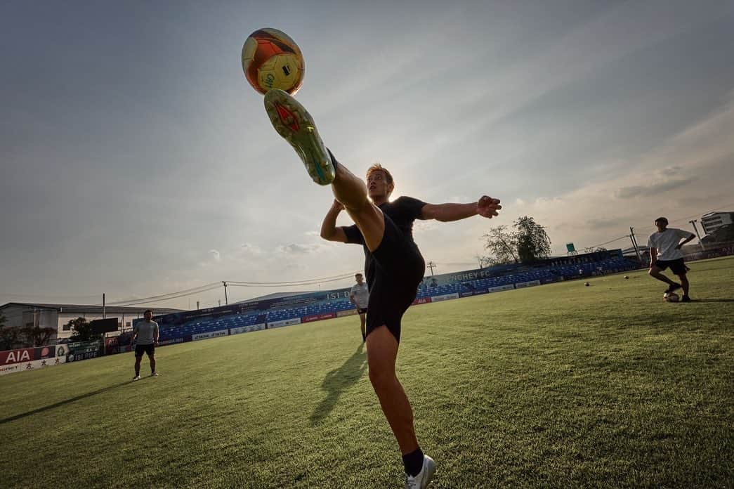 本田圭佑さんのインスタグラム写真 - (本田圭佑Instagram)「Some pictures when I trained football in Cambodia.」5月12日 12時46分 - keisukehonda