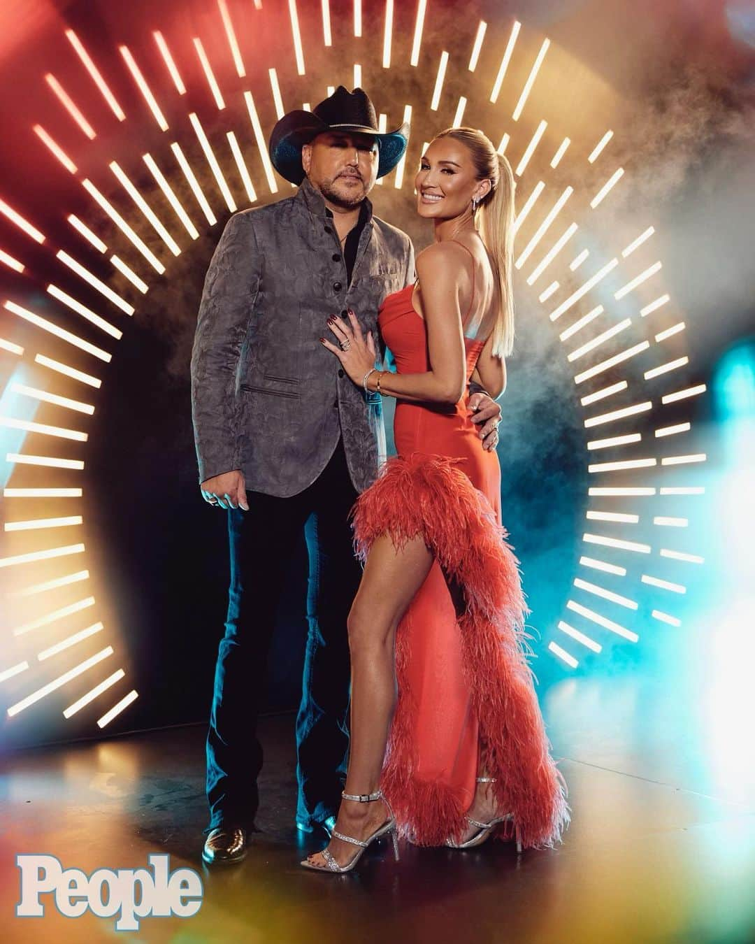 ジェイソン・アルディーンのインスタグラム：「Mom and dad date night @acmawards. Red is my new favorite color. Daaaamn @brittanyaldean!!! 🔥💃🏼」