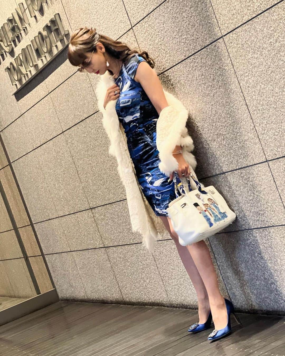 神田うのさんのインスタグラム写真 - (神田うのInstagram)「美人ヴァイオリニスト🎻水野紗希さん💕のバースデーLIVEにお招き頂き伺って参りました♪  作曲もされる紗希さん💕の楽曲は優美だったりパワフルだったりとどの曲も全て素敵✨  NEW アルバム『Reflection 』は全て紗希さん💕が作曲されています♪ 素敵な曲ばかりですので是非皆様💕もお聴き下さいませ☺️ iTuneなどでダウンロード出来ますよ♪  @sakimizuno_59   （お写真10枚目はご主人様のCDです💿 ご夫婦で音楽活動されていらっしゃいます☺️）  #ヴァイオリニスト#水野紗希 さん#sakimizuno#violinist#バースデーライブ#birthdaylive#お誕生日おめでとうございます#お誕生日#おめでとうございます#jzbrat#jzbratsoundoftokyo#神田うの#unokanda」5月12日 12時59分 - unokandaofficial