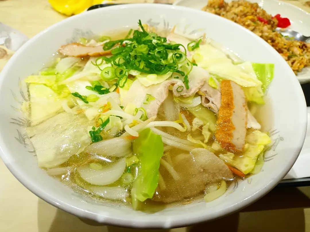 松本隆博のインスタグラム：「。⁡ ⁡八幡浜ちゃんぽんは、⁡ ⁡各店にて味が違い、⁡イーグル⁡ ⁡やロンドン、さらに優しい味の⁡ ⁡丸山も美味いが、この歳になると⁡ ⁡さらに優しいそしてシャキシャキ⁡ ⁡野菜が特徴のここ、、、⁡ 「フジ観光」がオススメだ。⁡ ⁡味も優しいし、同時に店員の方⁡ ⁡の⁡対応⁡も…超優しい～( ᴖ ·̫ ᴖ )⁡⁡ ⁡ ⁡ご馳走様でした。⁡ ⁡⁡ ⁡還暦少年 松本隆博⁡ ⁡ ⁡ ⁡」