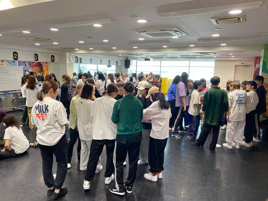 tsmshibuya_datokyoさんのインスタグラム写真 - (tsmshibuya_datokyoInstagram)「HIYO先生の授業では 振り付けや企画など、実際の仕事としてのニーズに沿った授業を行なっております❣️🔥 人との関わり方やステージでの見せ方も学んでいくとてもクリエイティブな時間です🤩 . こうして学生の内から実際の仕事と関わりながら授業できるのもこの学校の特徴です✨  #tsmshibuya#datokyo#dancer#student#portrait#dance#actor#voiceactor#musictechnology#vocal#musician#concert#musicbusiness#shibuya#tokyo#高3#高2#fashion#dream #ダンサー#ダンス#俳優#声優#クリエイター#ミュージシャン#渋谷#夢」5月12日 13時06分 - datokyo_tsmshibuya