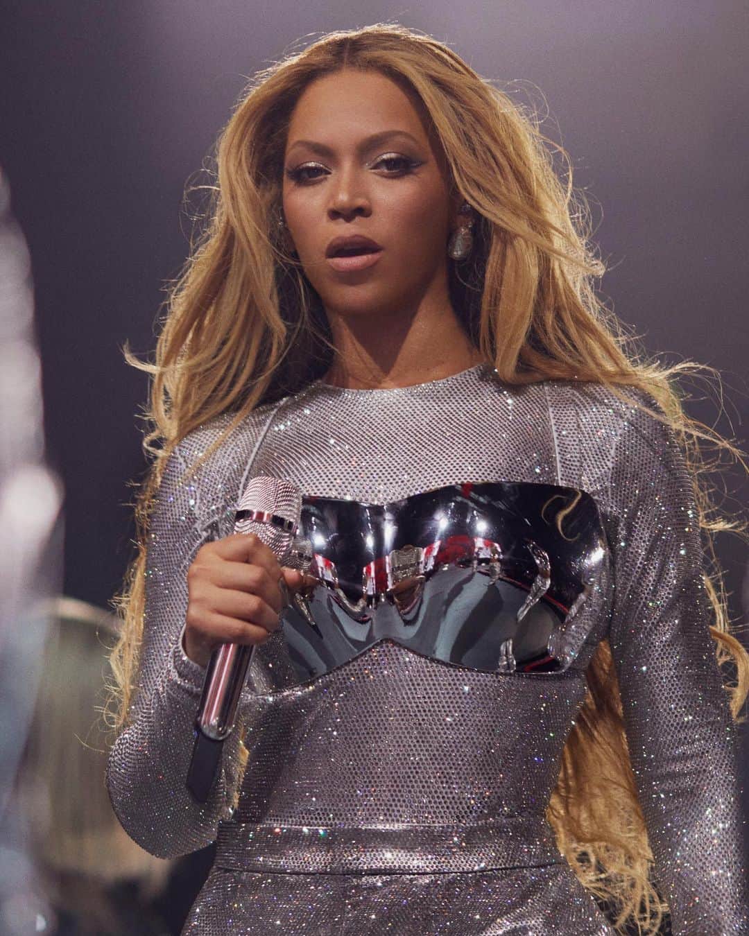 のインスタグラム：「On tour with Beyoncé   A custom LOEWE look designed for the Renaissance world tour. As seen on stage in Stockholm.   Styling Shiona Turini   #LOEWE #RenaissanceTour」