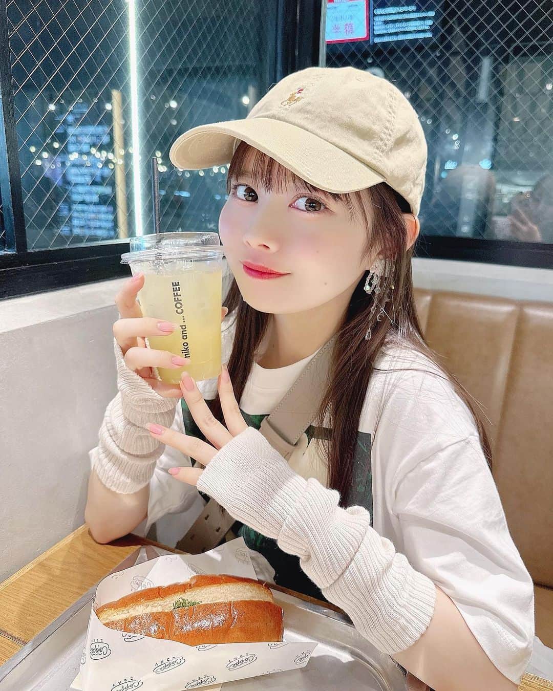 近藤沙瑛子のインスタグラム：「遅めのおはよう〜  こないだ熊本帰ったときに友達と #nikoandcoffee 行ってきた˙ᵕ˙💭  ニコパン初めて食べた🥖」