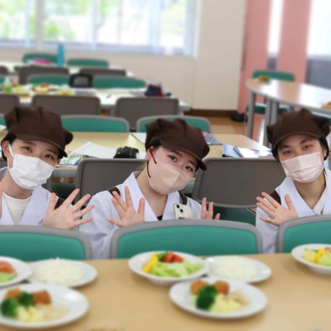 福岡女子短期大学さんのインスタグラム写真 - (福岡女子短期大学Instagram)「💎健康栄養学科 1年生 基礎調理学実習の様子です👩‍🍳 今回は洋食料理カニクリームコロッケを作りました✨✨ 完成した後は皆んなで美味しく頂きました🙏  #福岡女子短期大学 #健康栄養学科 #栄養士の卵 #基礎調理学実習  #カニクリームコロッケ」5月12日 13時34分 - fukuoka_wjc