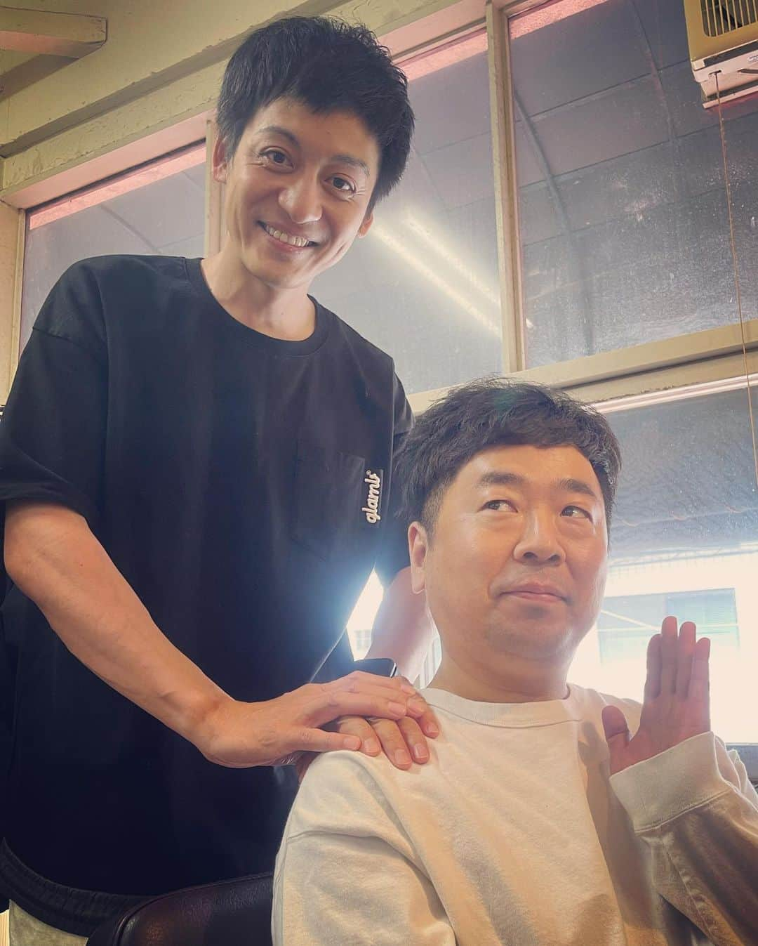 杉本知香さんのインスタグラム写真 - (杉本知香Instagram)「多才な顔ぶれ😆😆😆 村田くんが車掌役で出演してる TBS金曜22:00〜「ペンディングトレイン」 本日第4話！楽しみ😆😆😆  #中目黒美容室 #パンクブーブー黒瀬#パンクブーブー #とろサーモン村田#とろサーモン#ペンディングトレイン #天津向#天津#オタク界のカリスマ  #セブンbyセブン享奈緒 #セブンbyセブン #エンプティステージ  #大西ユースケ#吉本俳優部  #ひで麿#占い芸人」5月12日 13時43分 - sugimotoc