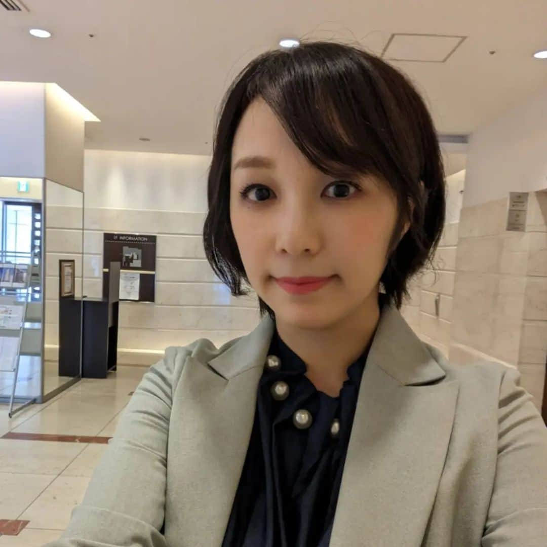 宮田愛子のインスタグラム：「今週はありがたいことに仕事ウィーク。  大手企業様のイベント司会も担当しました。 仕事自体はもちろん、素晴らしい方たちと出会える貴重な機会。 本当にかけがえがないのない時間です。  また、今年に入り表現者として新たな分野の仕事にもいくつか挑戦しています✊お知らせできるタイミングになりましたら✨  そして、仕事をするにあたり協力してくれるすべての人たちに感謝です。」