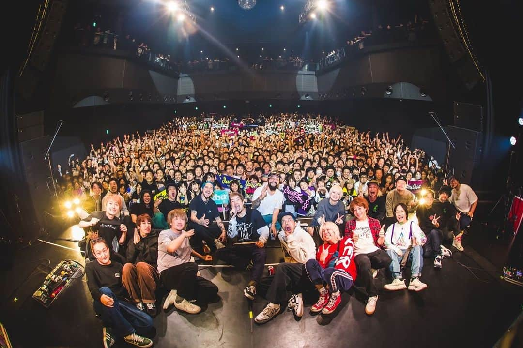 須賀真太郎さんのインスタグラム写真 - (須賀真太郎Instagram)「2023.05.11 at ZEPP SHINJUKU "Intergalactic Tour The Final" ONE MAN SHOW  ツアー全37本無事完走！ 初めてのZEPP新宿よかったな♪ 仲間も沢山集まってくれて、ワンマンなのに、楽屋内も本番も終わった後もずっと幸せでした☆ このツアーに関わってくれた全ての人に心から感謝します！ 楽しかった~♪  photo by @naoto_iwabuchi_」5月12日 14時14分 - sugacurry