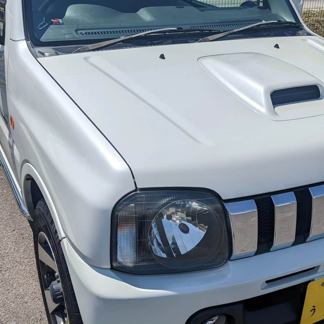 隅田凜さんのインスタグラム写真 - (隅田凜Instagram)「【SUZUKI/Jimny】 本日も晴天！施工車はジムニー！ 年式古くてもまだまだ現役！！ コーティングで艶々です！ Ｓ様、ご依頼ありがとうございます(^^) ※現在紹介のみでのご依頼を承っております。 ご紹介以外のご新規でのご希望の方は、一度DMにてご連絡頂き、お車の現状確認、洗車内容をご確認していただきご依頼お願いします。 #CleanPureA #洗車 #coating」5月12日 14時17分 - rin_sumida07