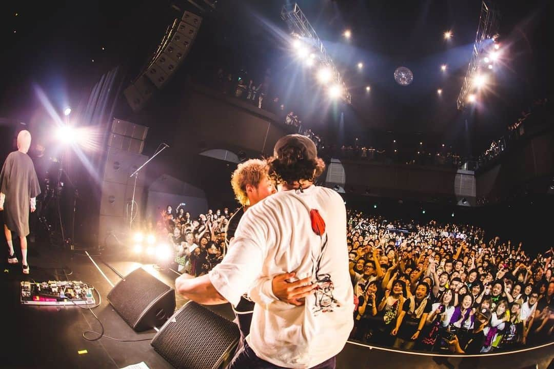 須賀真太郎さんのインスタグラム写真 - (須賀真太郎Instagram)「Intergalactic Tour Final at ZEPP SHINJUKU OFF SHOT & dust TEAM  みんなありがとう☆  photo by @naoto_iwabuchi_」5月12日 14時19分 - sugacurry