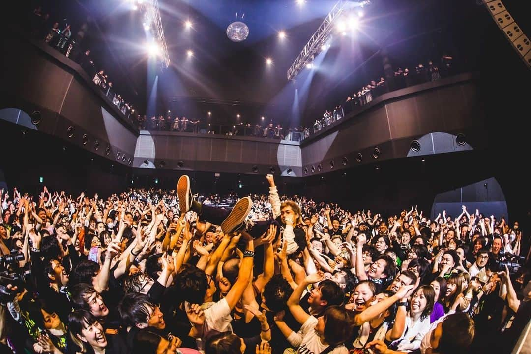 須賀真太郎さんのインスタグラム写真 - (須賀真太郎Instagram)「Intergalactic Tour Final at ZEPP SHINJUKU OFF SHOT & dust TEAM  みんなありがとう☆  photo by @naoto_iwabuchi_」5月12日 14時19分 - sugacurry