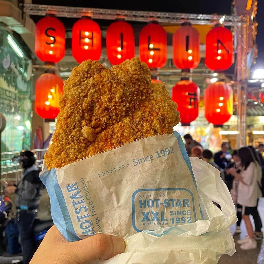 本秀康さんのインスタグラム写真 - (本秀康Instagram)「台湾で食べたもの。ネットで調べまくって見当つけたやつを、ほぼ制覇できたかな？鼎泰豐は村上隆さんに奢っていただいた(2回も！)。本場の鼎泰豐はこんなに美味いのか！他とは桁外れでした。デカい鶏の唐揚げを食べに1人寂しく夜市にも出かけました。」5月12日 14時23分 - hideyasu_moto