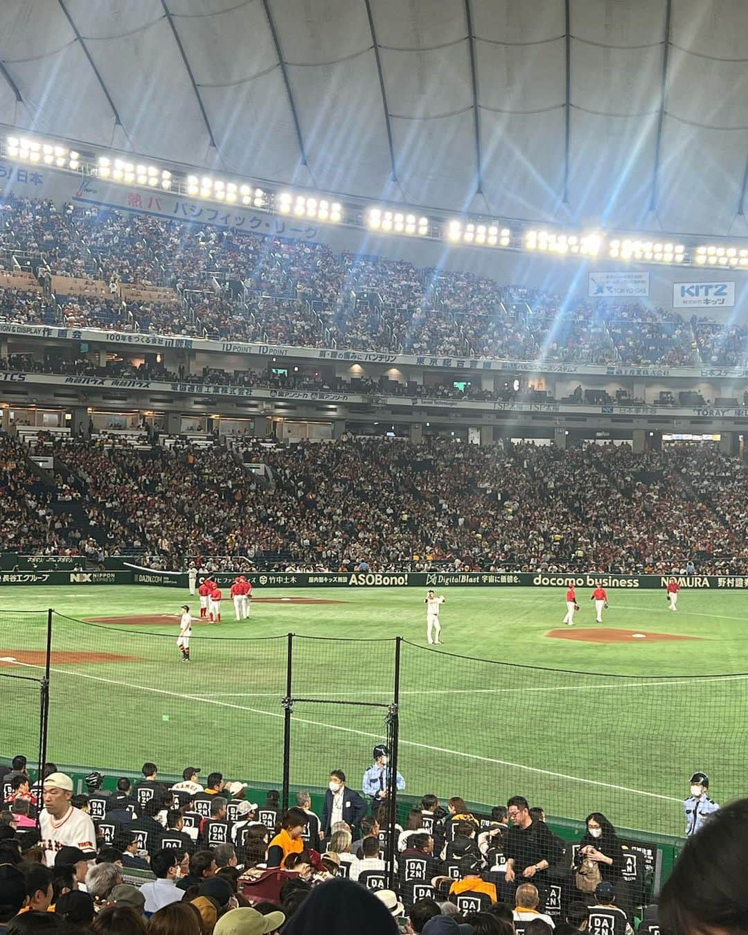 菊池良子さんのインスタグラム写真 - (菊池良子Instagram)「今シーズン初の野球観戦⚾️ ・ ・ WBCで大活躍した岡本選手が今シーズンはファーストで頑張っています☺️ ・ ・ 私は野球のスコアが書ける＆ウグイス嬢の経験あり＆野球部のマネージャーだったぐらい野球が好きなんですが、そこまで好きじゃなくても野球の生観戦は楽しめます✨✨ ・ ・ 例えば、この日でしたら紅白にも出場したBE：FIRSTの歌の披露と始球式がありました🎤 ・ ・ またグルメとお酒も充実していて、巨大スクリーンを使った演出も魅力の一つです✨✨ ・ ・ ルールが分からなくても一緒に手拍子をしたり声出しをしたり雰囲気で楽しめます☺️✨✨ ・ ・ チケットのお値段も様々です！ 是非皆さんも球場へgo⚾️ ・ ・ #野球　#野球観戦　#巨人　#ジャイアンツ　#東京ドーム　#原監督　#巨人戦　#befirst #フリーアナウンサー #選手の応援の踊り #全員分できます #野球観戦を楽しもう #スポーツ観戦を楽しもう」5月12日 19時59分 - kikuryo627happy