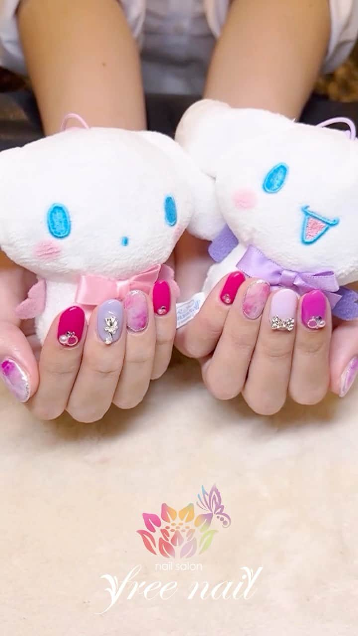 free nail フリーネイルのインスタグラム：「. お客様ネイル💅🏻🪷 . ピンク天然石ネイル💖💗 . オーロラのキラキラ🫧🫧🫧 . ご来店ありがとうございました🙇🏻‍♀️🙇🏻‍♀️🙇🏻‍♀️💗 . #ネイルアート #ジェルネイル #ネイルサロン #大阪ネイルサロン #ネイルデザイン #ネイルチェンジ #天然石ネイル #ホログラムネイル #大理石ネイル #ネイルパーツ #ピンクネイル #パープルネイル #デザインネイル #トレンドネイル #持ち込みネイル #きれいめネイル #夏ネイル #summernails #nailsart #nailsdid #美甲 #日式美甲 #日式美甲胶 #日本美甲师 #日本美甲老师 #美甲上课 #日本胶 #フリーネイル #freenail」