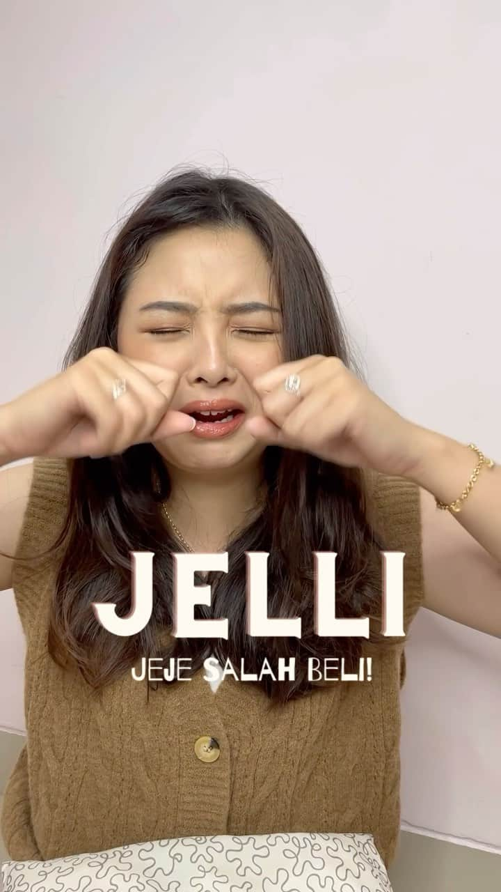 ジェシカ・ファニアのインスタグラム：「Welcome to Jelli!! Paling pusing ya emang kalo salah beli! Padahal udah nanya jelas banget ke SA-nya. Apa karena ditanya pas jam 3 pagi ya jadi dia juga antara sadar gasadar jawabnya🥲 - Siapa yang pernah sensib?」