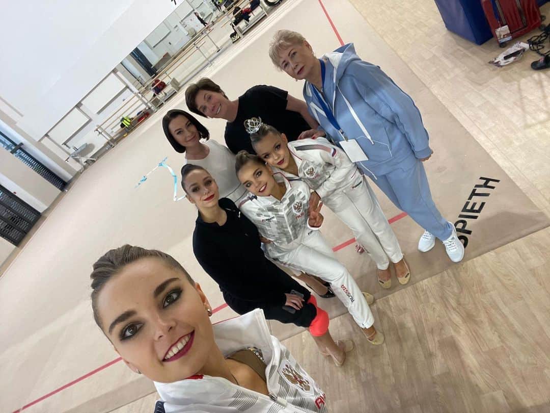 アベリナ姉妹のインスタグラム：「Спасибо всем за невероятную поддержку, на I этапе Кубка Сильнейших 🙏🏻 Очень рады,что смогли принять участие, получить удовольствие от выступления и, надеемся, порадовали наших болельщиков 🫶🏻 Всех любим и до новых встреч ❤️💙」