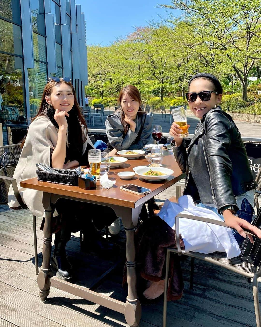 SAORIのインスタグラム：「女子会@赤坂 w/ @conochan @komiyu1001  天気の良い日にテラス飲みは最高🍻 この3人で女子会は初めてかな😍 お誕生日祝いありがとう🎂♡ この年齢になってもお誕生日を お祝いしてもらえるって嬉しいね🥺🥲🫶 おしゃんなスクエアTOKYOから 雑多な居酒屋へ移動🏮できる 楽な女子会大好きです😘♡  ♔∴∵∴♔∴∵∴♔∴∵∴♔∴∵∴♔∴∵∴♔ ∴∵∴♔ SHEINで使えるお得なクーポン🫶 またまたまた配布するよ❤︎❤︎❤︎ ☑︎ @shein_japan @sheinofficial  ☑︎ クーポンコード→【4ST57】 0-5999円▶︎▶︎▶︎15%OFF!! 6000円以上▶︎▶︎▶︎20%OFF!‼︎ ⚠️有効期限〜2023/5/31まで ♔∴∵∴♔∴∵∴♔∴∵∴♔∴∵∴♔∴∵∴♔ ∴∵∴♔  #女子会 #女子会ランチ #女子会ゴルフ #girlsparty #girlslunch #girlslunchdate #ランチデート #赤坂ランチ #六本木ランチ #ユニオンスクエア #テラスランチ #テラスカフェ」