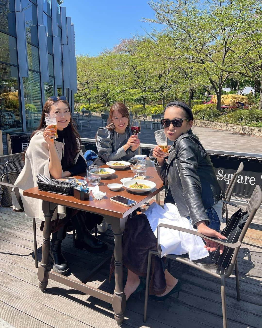 SAORIさんのインスタグラム写真 - (SAORIInstagram)「女子会@赤坂 w/ @conochan @komiyu1001  天気の良い日にテラス飲みは最高🍻 この3人で女子会は初めてかな😍 お誕生日祝いありがとう🎂♡ この年齢になってもお誕生日を お祝いしてもらえるって嬉しいね🥺🥲🫶 おしゃんなスクエアTOKYOから 雑多な居酒屋へ移動🏮できる 楽な女子会大好きです😘♡  ♔∴∵∴♔∴∵∴♔∴∵∴♔∴∵∴♔∴∵∴♔ ∴∵∴♔ SHEINで使えるお得なクーポン🫶 またまたまた配布するよ❤︎❤︎❤︎ ☑︎ @shein_japan @sheinofficial  ☑︎ クーポンコード→【4ST57】 0-5999円▶︎▶︎▶︎15%OFF!! 6000円以上▶︎▶︎▶︎20%OFF!‼︎ ⚠️有効期限〜2023/5/31まで ♔∴∵∴♔∴∵∴♔∴∵∴♔∴∵∴♔∴∵∴♔ ∴∵∴♔  #女子会 #女子会ランチ #女子会ゴルフ #girlsparty #girlslunch #girlslunchdate #ランチデート #赤坂ランチ #六本木ランチ #ユニオンスクエア #テラスランチ #テラスカフェ」5月12日 14時46分 - saogram34