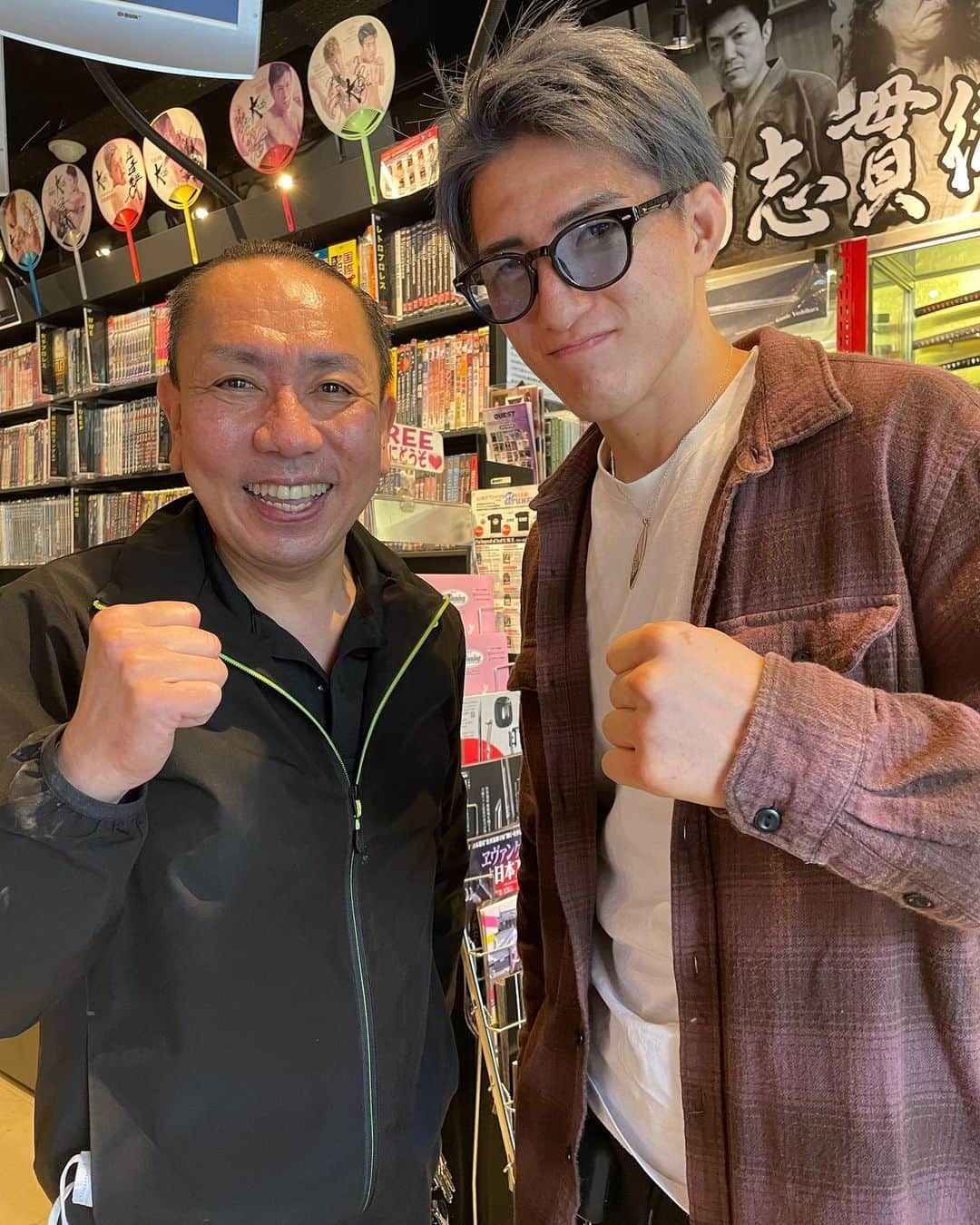 井上直樹のインスタグラム：「アマチュア時代にお世話になってた公武堂ファイトの長谷川社長さんにお会いしてきました！  当時はここで沢山試合させてくれてここで成長してきました、DEEPやUFC、RIZINに出ている時も見守ってくれてた長谷川社長には感謝です！  なかなかアマチュアmmaの試合数の少ない中、公武堂ファイトは昔から続けてくれているのでどんどん若い選手達が上がってきてくれることを願ってます🙏  試合の時によく寄ってたたこ焼き屋さんや団子最高でした😋   #株式会社maruko  #ガレージクローバー  #チャートマスターアカデミー  #焼き肉ジンギスカンなまら  #公武堂ファイト  #大須  #大須商店街  #名古屋」