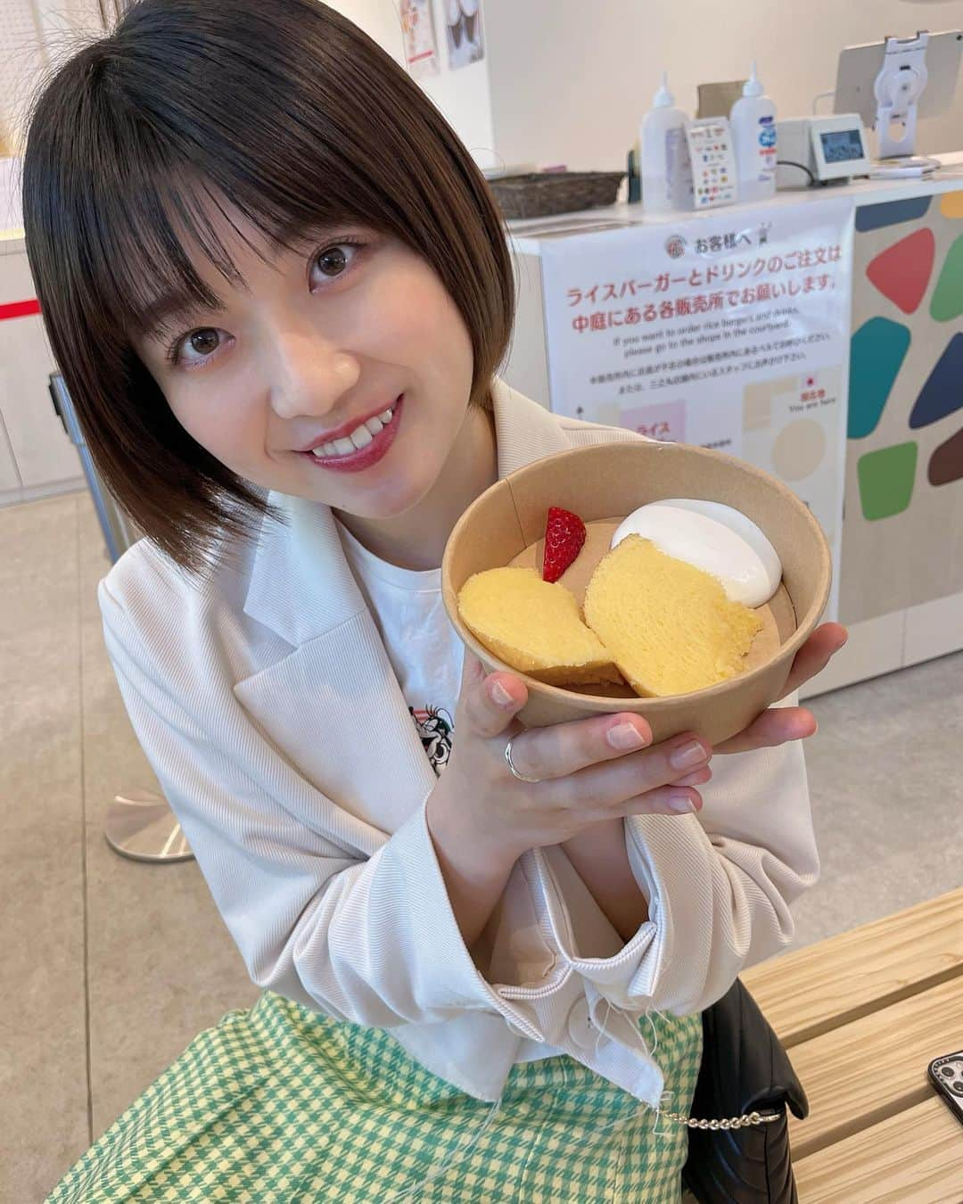 磯原杏華さんのインスタグラム写真 - (磯原杏華Instagram)「chiffon cake♡  くらいふわふわのバームクーヘン 最近ふわふわに目がないの。  #バームクーヘン #焼き立て #犬山城下町 #犬山グルメ #犬山カフェ #犬山」5月12日 21時30分 - isoharakyoka_box