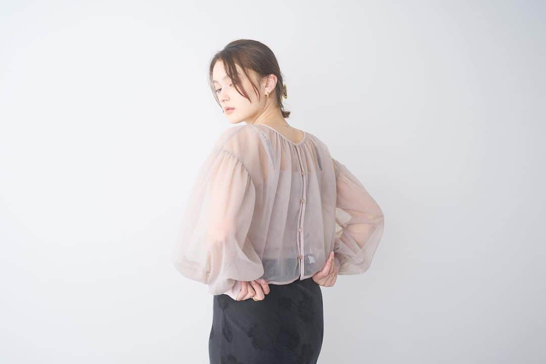 ドロシーズさんのインスタグラム写真 - (ドロシーズInstagram)「.   2way tulle tops pink gray  ￥6,830 tax in  ━━━━━━━━━━━━━━━ ZOZOにて発売中 TOPページURLからチェック✔︎ ━━━━━━━━━━━━━━━  @drwcys_official  #drwcys  #ドロシーズ #23ss  #チュール」5月12日 15時15分 - drwcys_official