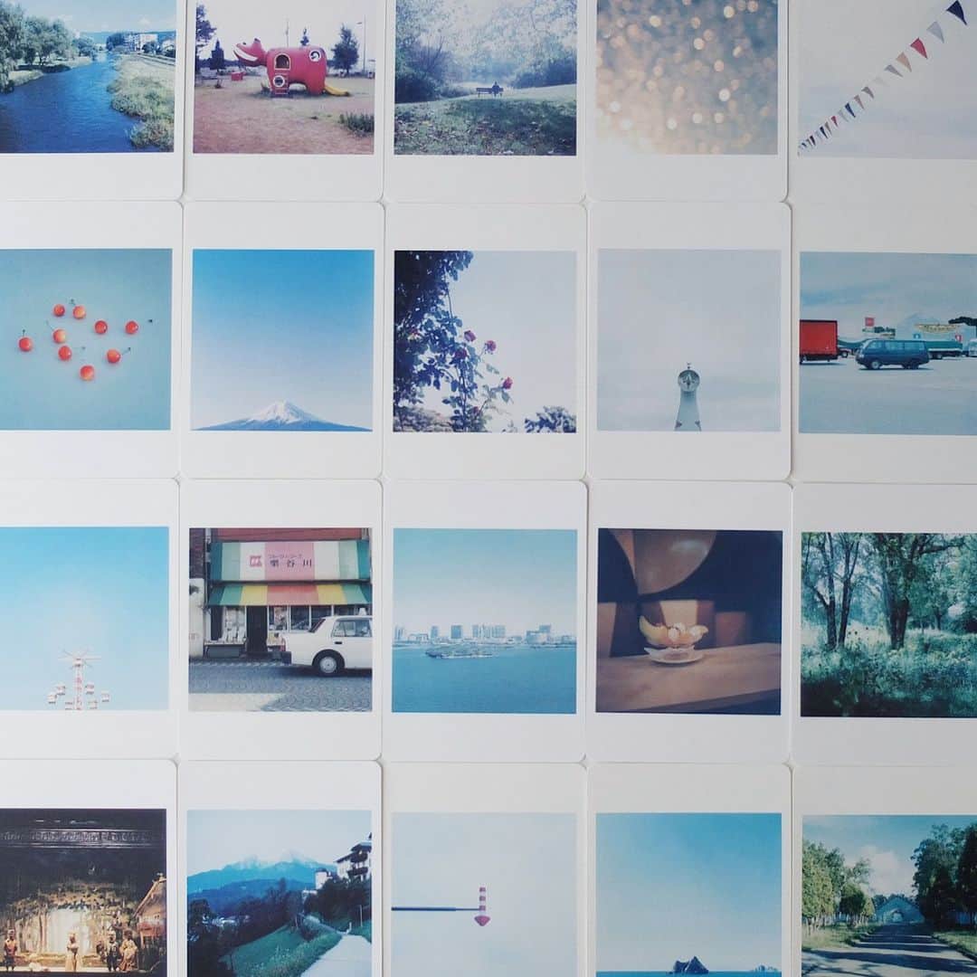 手紙社さんのインスタグラム写真 - (手紙社Instagram)「【「月刊手紙舎」“世界”を愛おしく切り取る岡崎直哉の写真作品】 グラフィックデザイナーであり写真家の岡崎直哉さん（@okazaki_naoya​​）は、愛機の二眼カメラ・Rolleiflexから世界を見つめ、ブローニーフィルムに心象風景のように現れる静謐な景色を切り取ります。月刊手紙舎では、そんな岡崎さんのポストカード作品を全種類とり揃えました！　ふと心が揺れる1枚がきっと見つかりますよ。お部屋の壁に貼れば何げない日常の景色を変えてくれるはず。大切な人へのメッセージカードとしてもおすすめです。  ▶︎詳しくは「@tegamisha」プロフィールのURLより、情報まとめページへ！  ーーーーー  ◎「月刊手紙舎」2023年5月号 の特集  ◎つくり手特集：イラストレーターユニット・ネクタイ ◎大特集：手紙舎の切手＆ポストカード  #岡崎直哉#写真#紙もの#ポストカード#紙博#紙雑貨#紙好き#文房具#文具#文具好き#手帳デコ#ノートデコ#手帳の中身#デザイン#手紙社#手紙舎#月刊手紙舎#オンラインイベント#オンラインショップ#tegamisha#kamihaku#paper#stationery#paperlover#paperlovers」5月12日 15時25分 - tegamisha